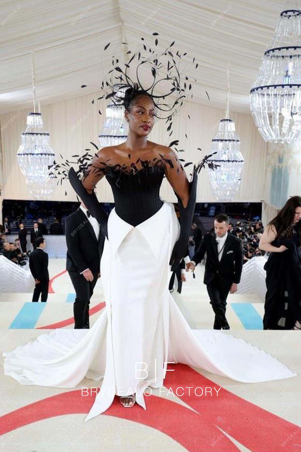 Tems 2023 Met Gala Feathers Black Satin Corset White Mermaid Dress Tems 2023 Met Gala Feathers Black Satin Corset White Mermaid Dress