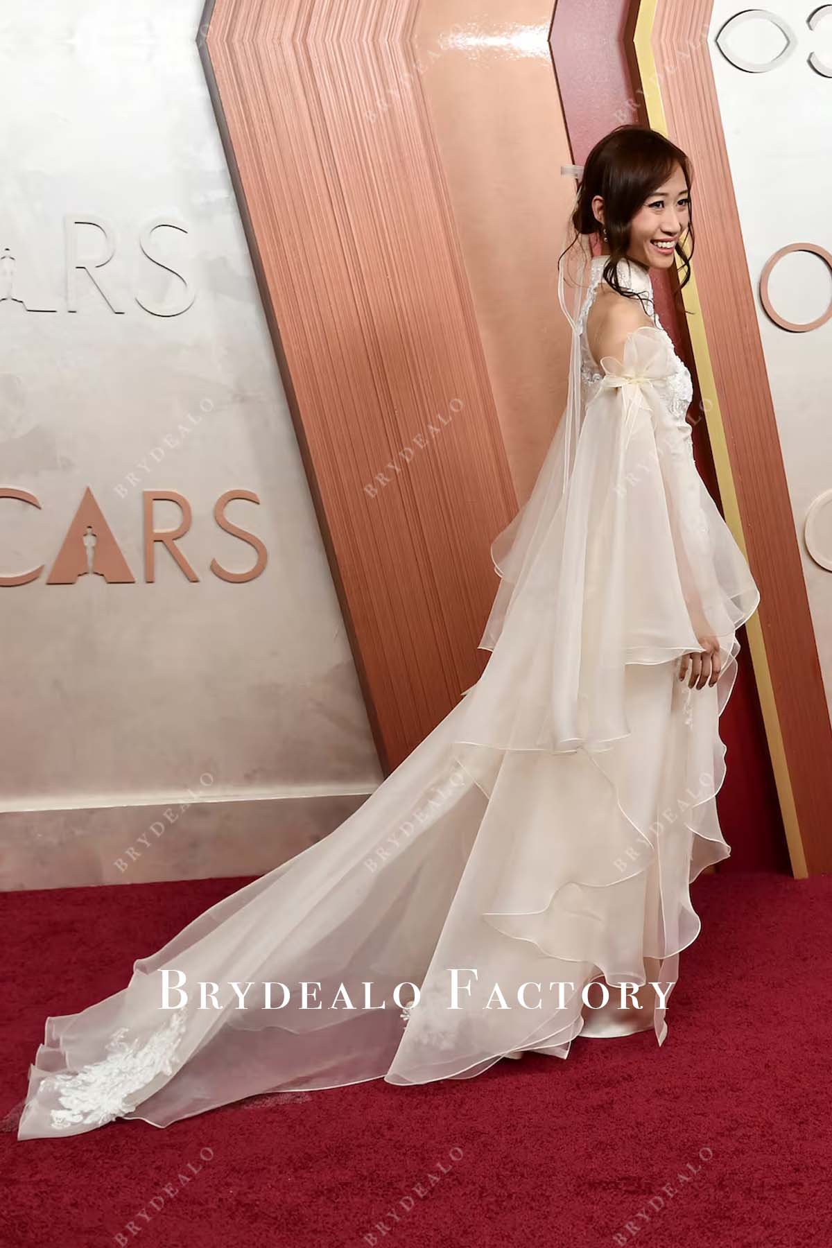 2025 Oscars red carpet LeendaDong chapel train dress