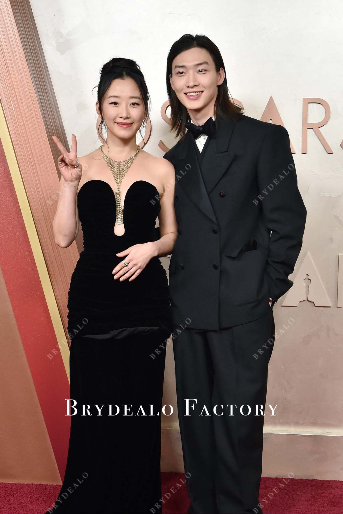 Gia Kim black velvet 2025 Oscars red carpet dress