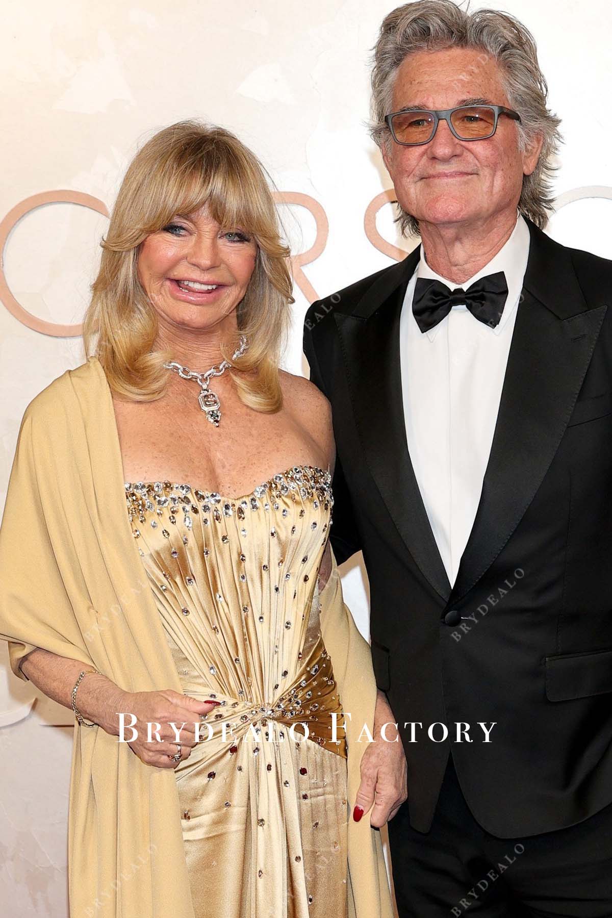 Goldie Hawn 2025 Oscars red carpet with shawl prom dress