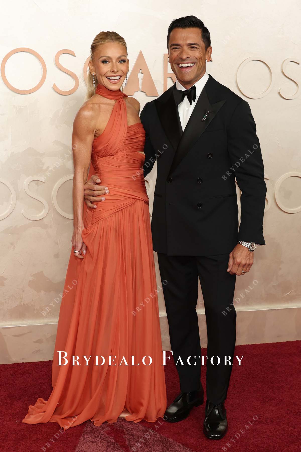 Kelly Ripa papaya a line 2025 Oscars red carpet dress