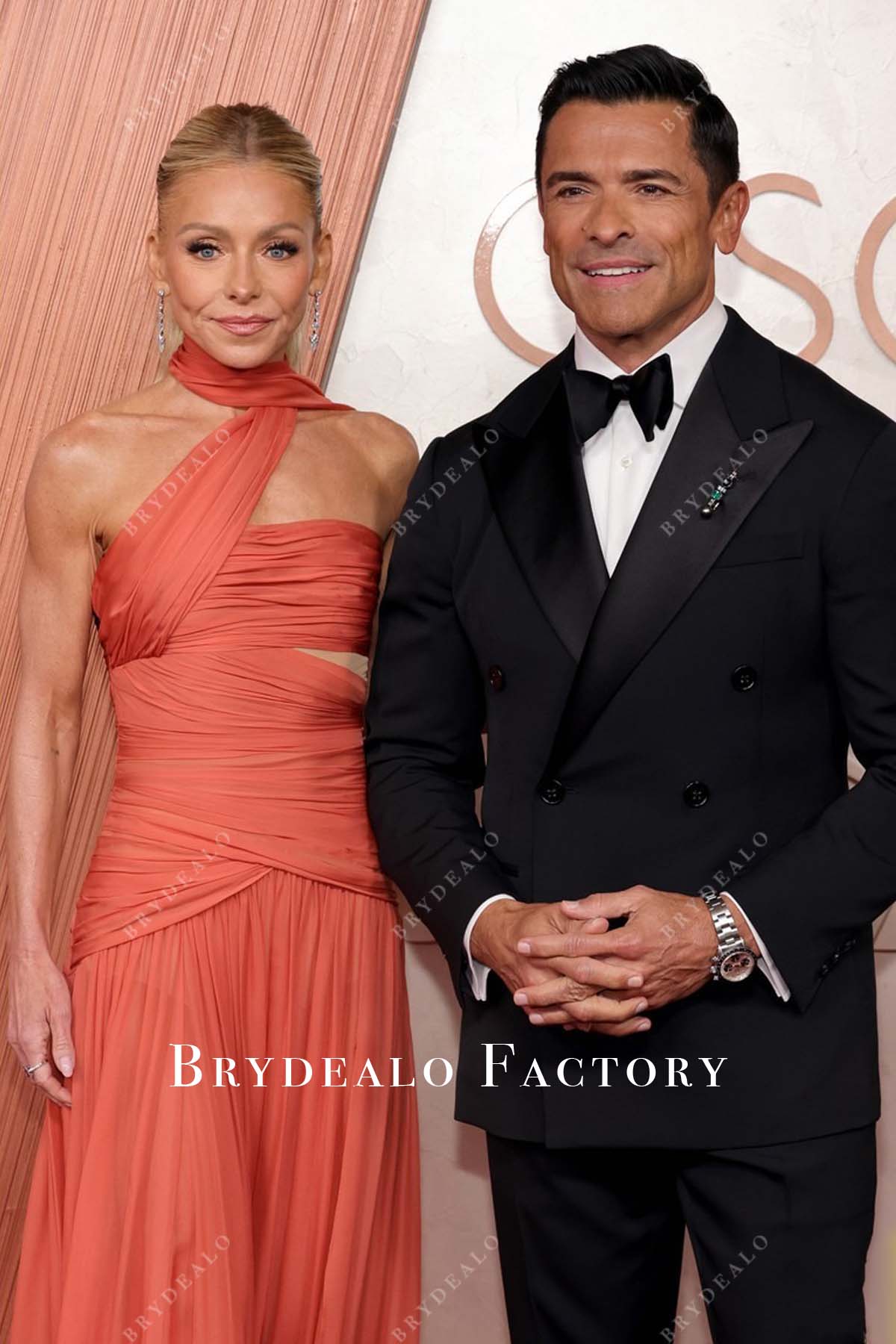 Kelly Ripa asymmetrical 2025 Oscars red carpet prom dress