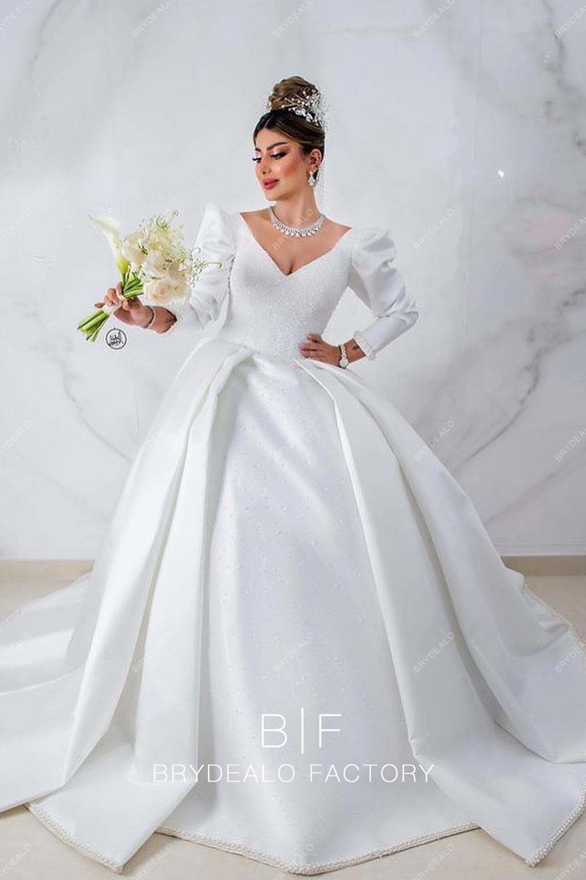 Retro Long Sleeve V-neck Designer Satin Church Wedding Ball Gown Retro Long Sleeve V-neck Designer Satin Church Wedding Ball Gown