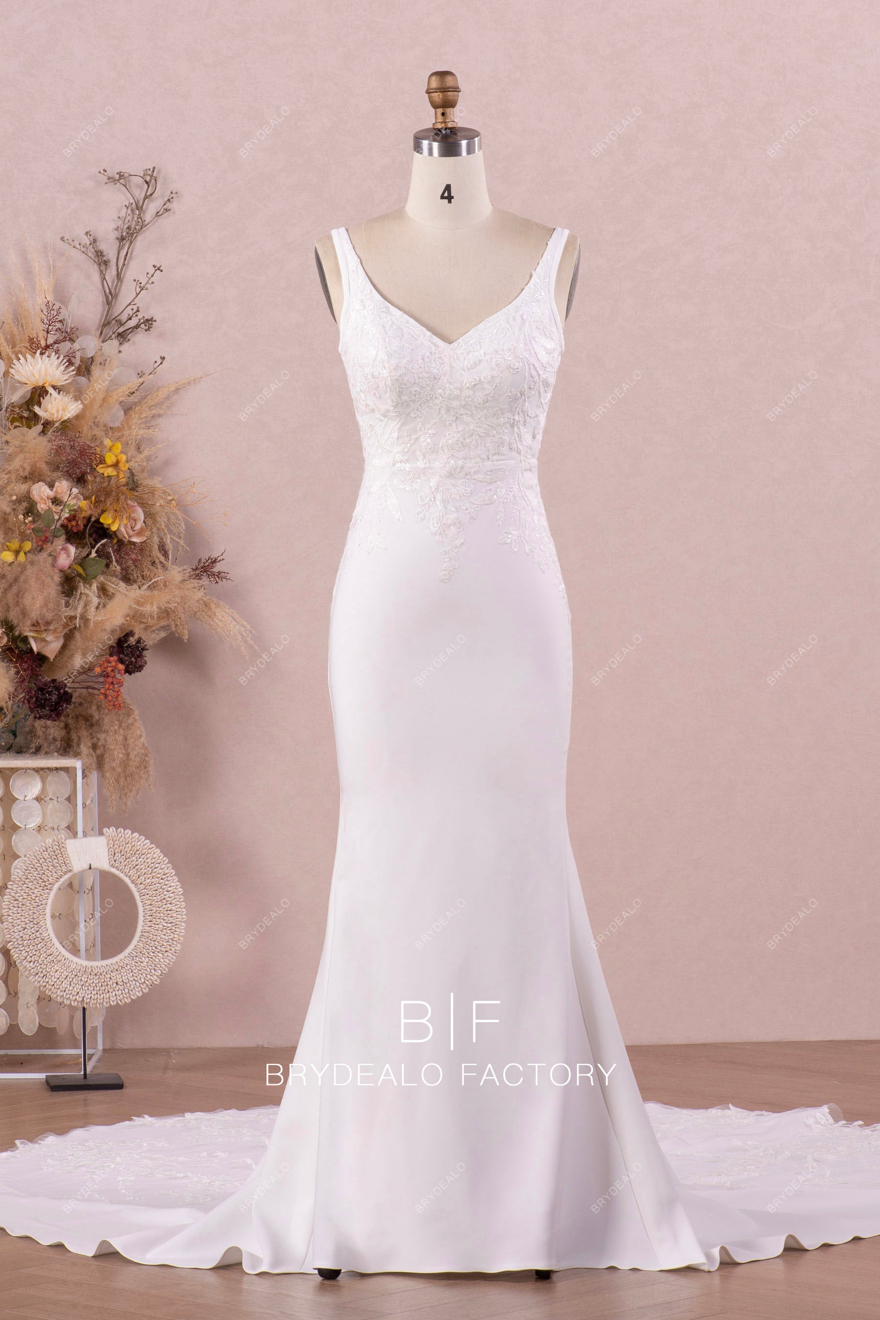 Elegant Lace Crepe Mermaid Sleeveless Bridal Dress Elegant Lace Crepe Mermaid Sleeveless Bridal Dress