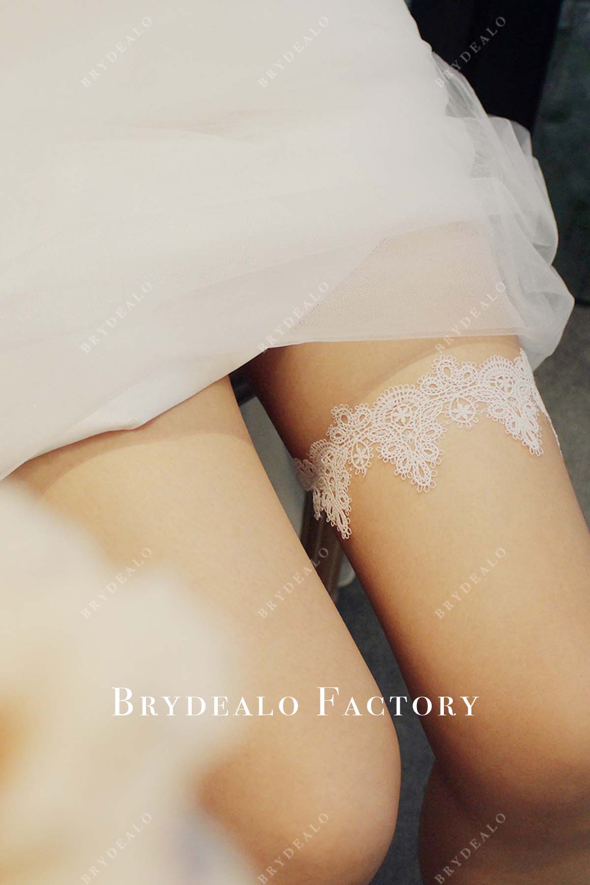 baroque lace slip on garter