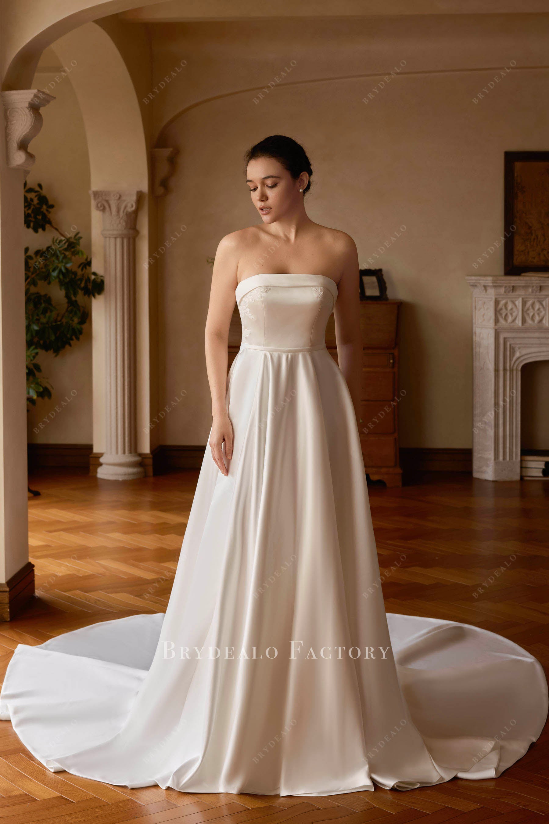 Chic Bowknots Satin Strapless A-Line Wedding Dress