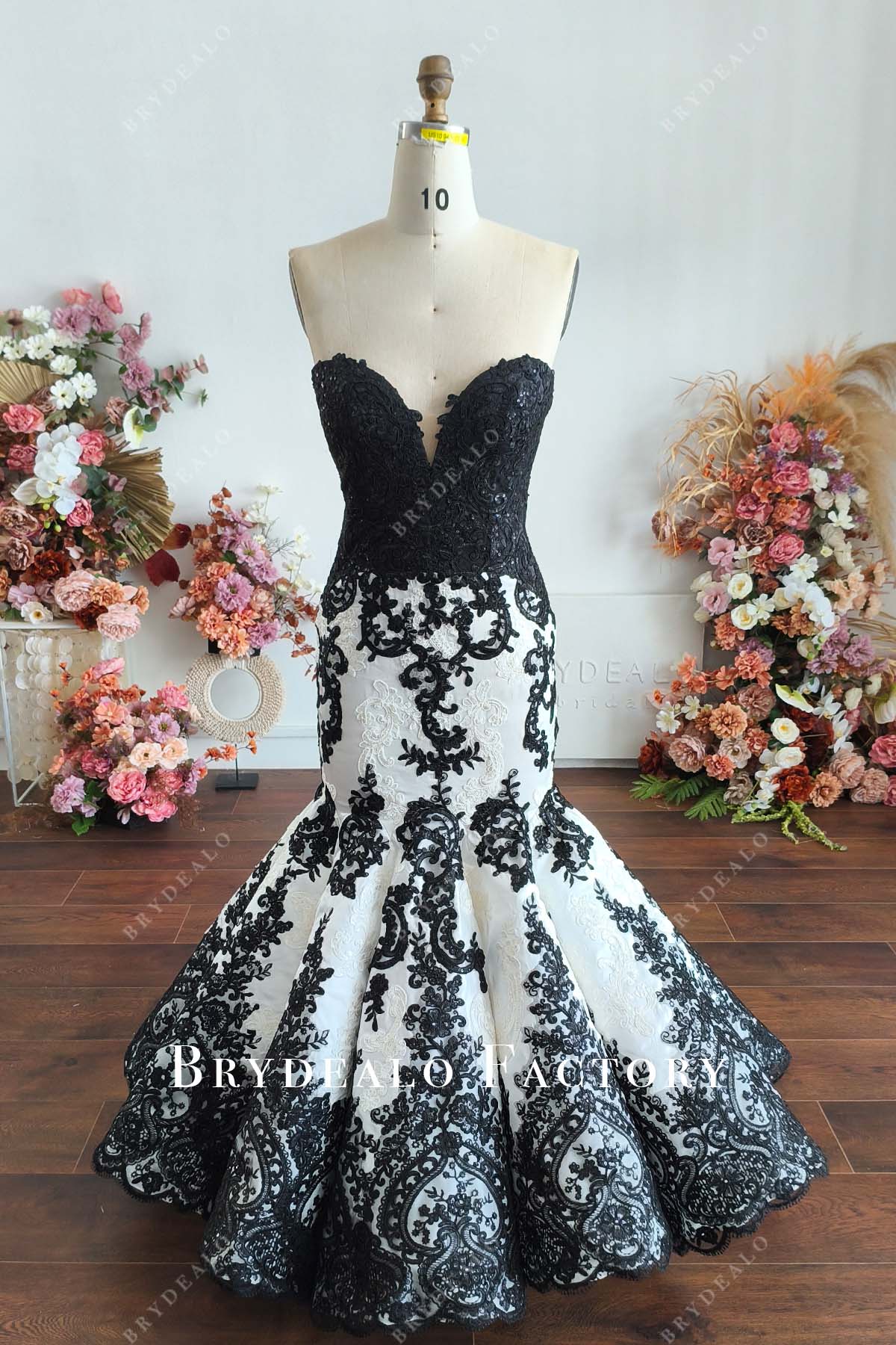 chinese dress ladies Black and White Mermaid Wedding Gown Strapless Sweetheart Neck Pageant –  Viniodress main image 1