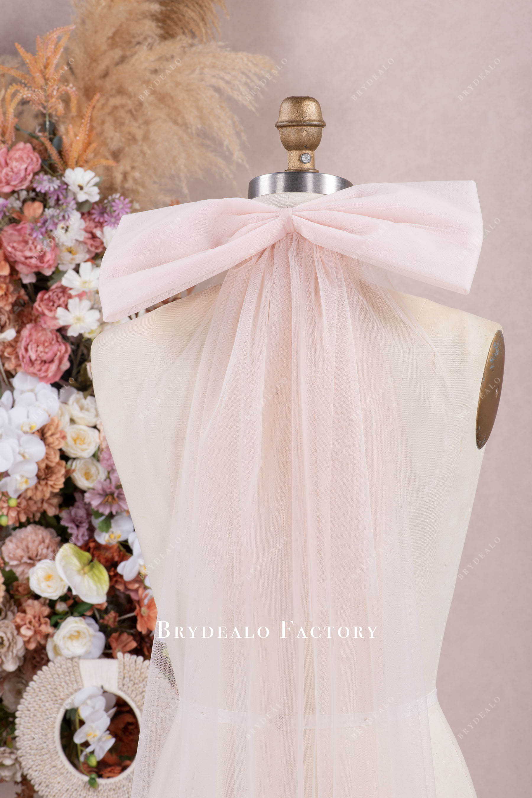 delicate bowknot wedding veil