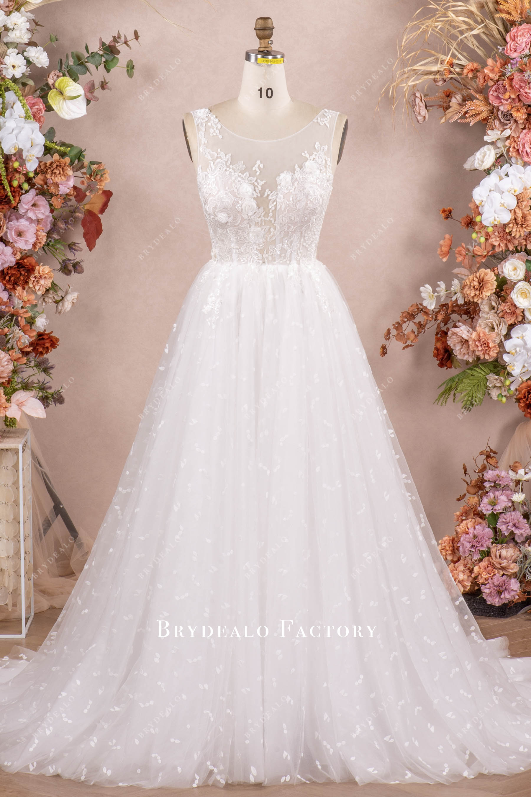 Romantic 3D Lace Tulle Sleeveless Puffy A-line Bridal Gown Romantic 3D Lace Tulle Sleeveless Puffy A-line Bridal Gown
