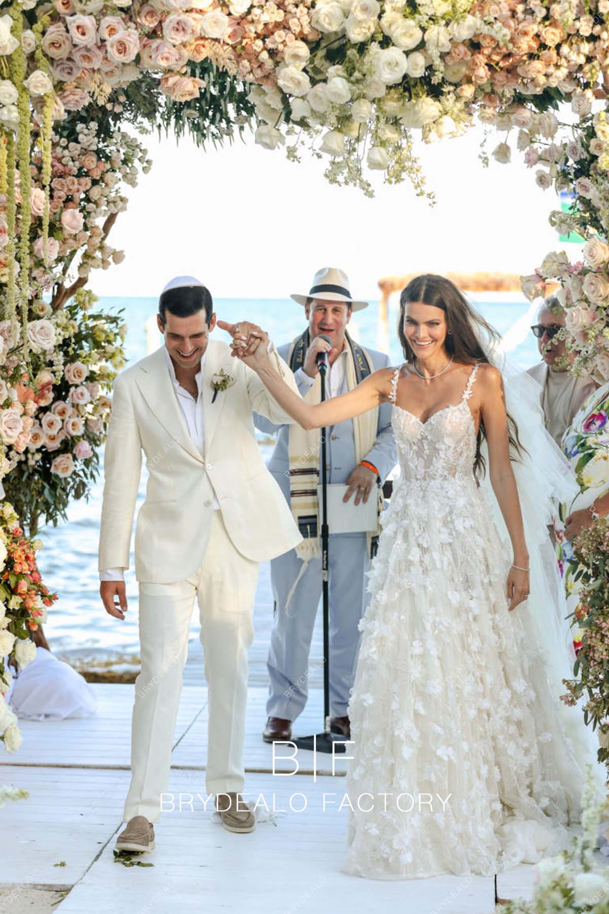 Kamila Hansen Sleeveless Lace Beach Wedding Dress