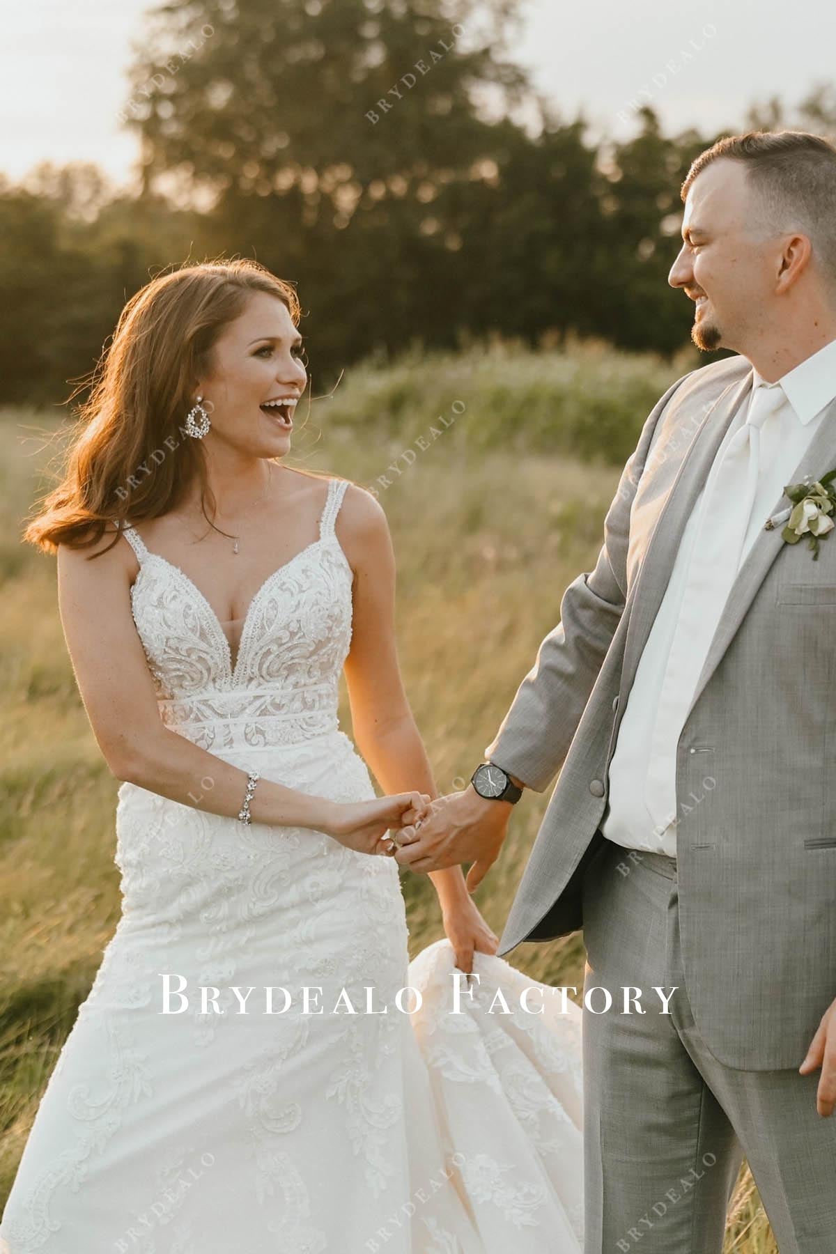 lace appliques v neck wedding dress