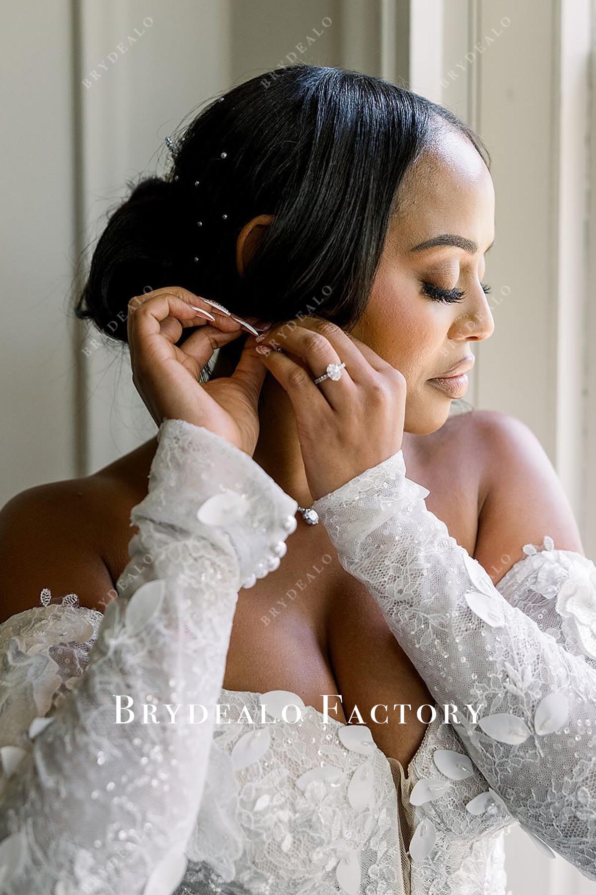 lace long sleeves wedding dress