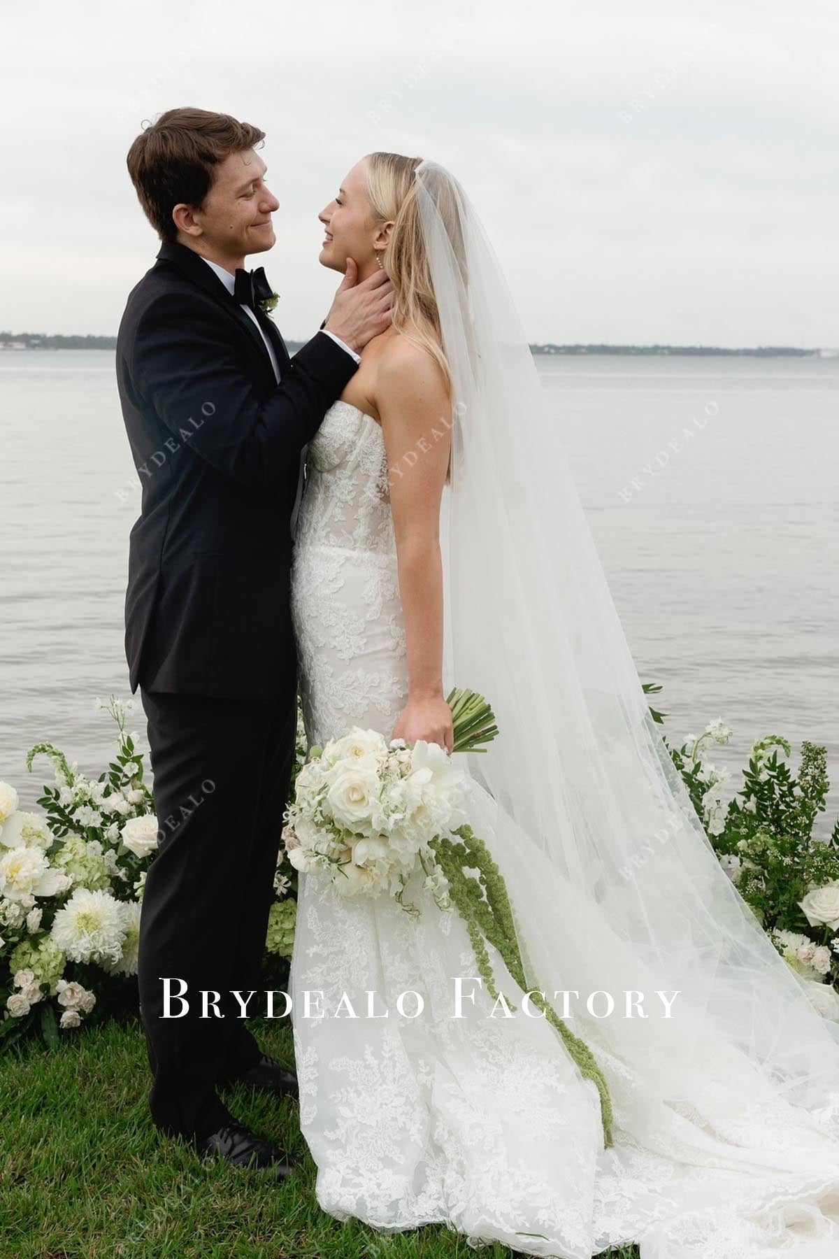 lace mermaid wedding dress