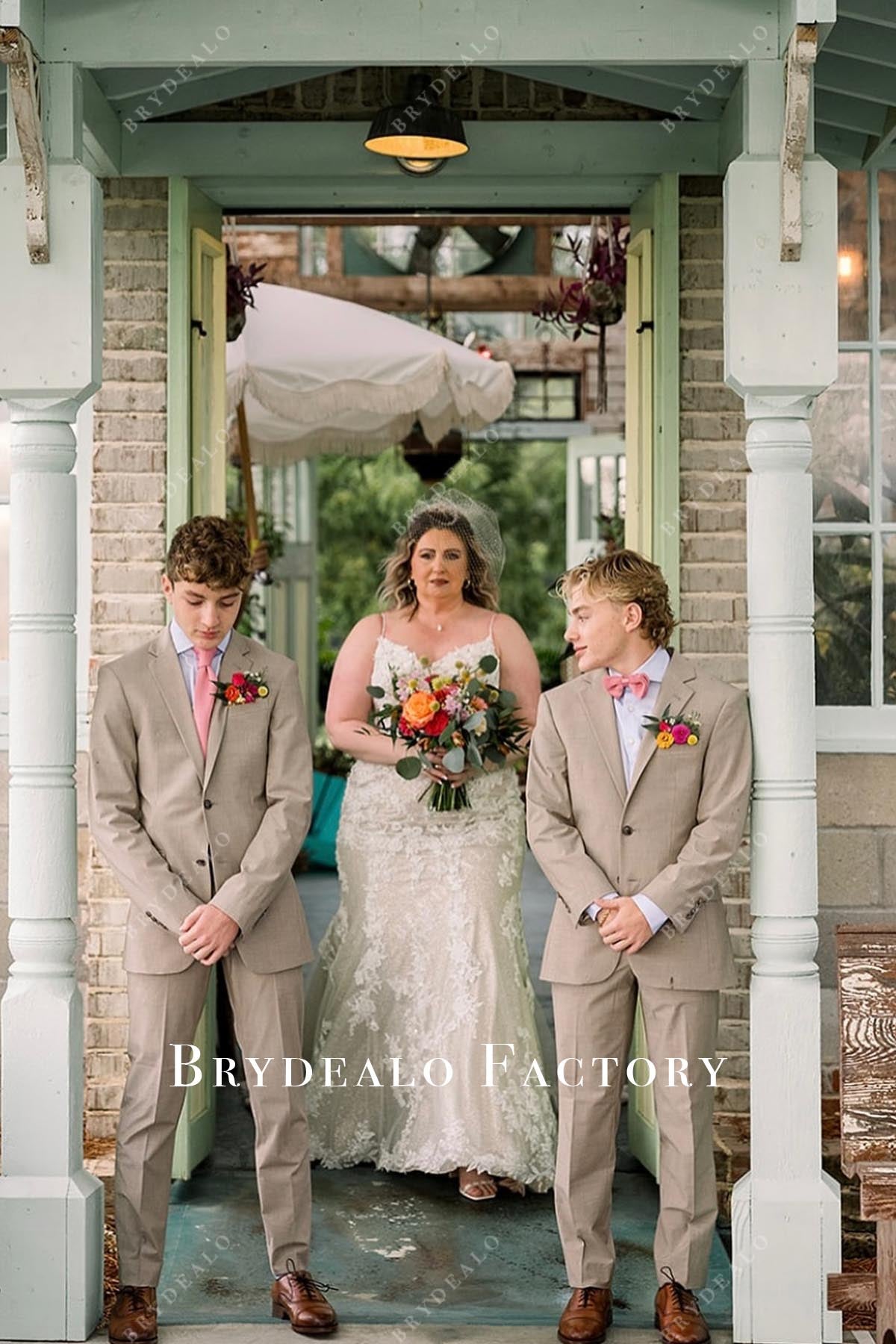 lace sleeveless wedding dress