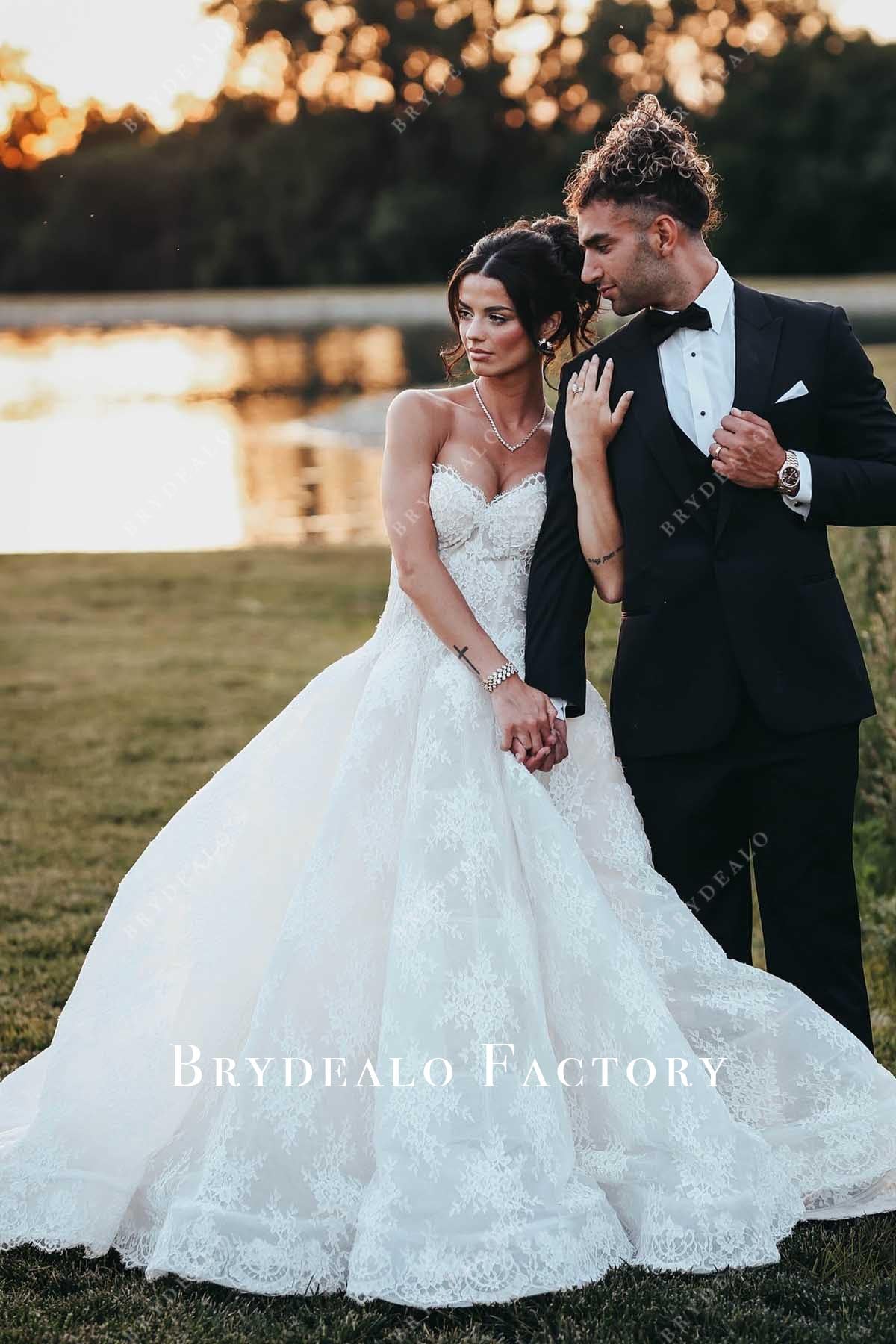 lace sweetheart wedding dress