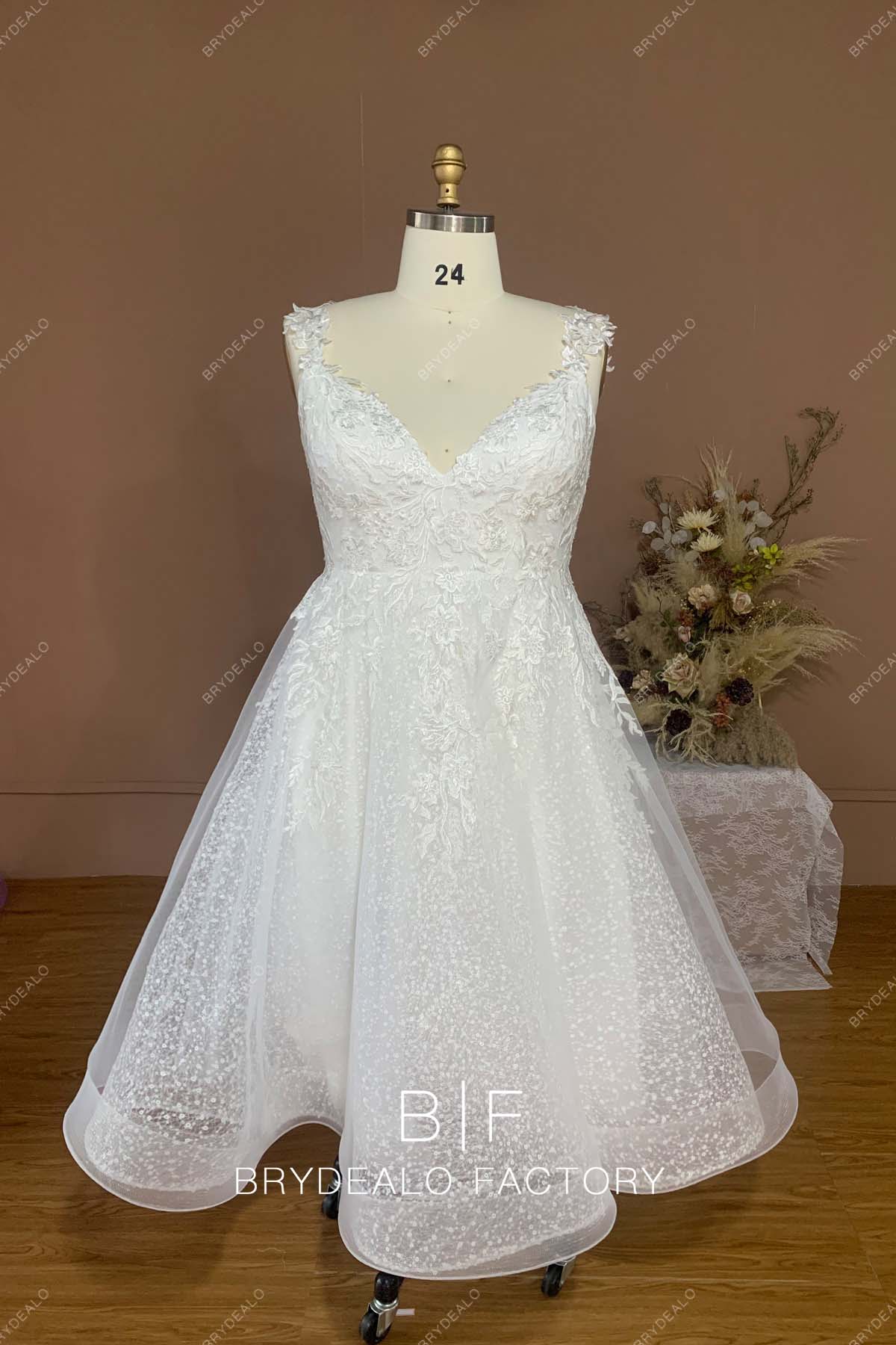 Plus Size Designer Lace Sleeveless Tea Length Chic Bridal Dress Plus Size Designer Lace Sleeveless Tea Length Chic Bridal Dress