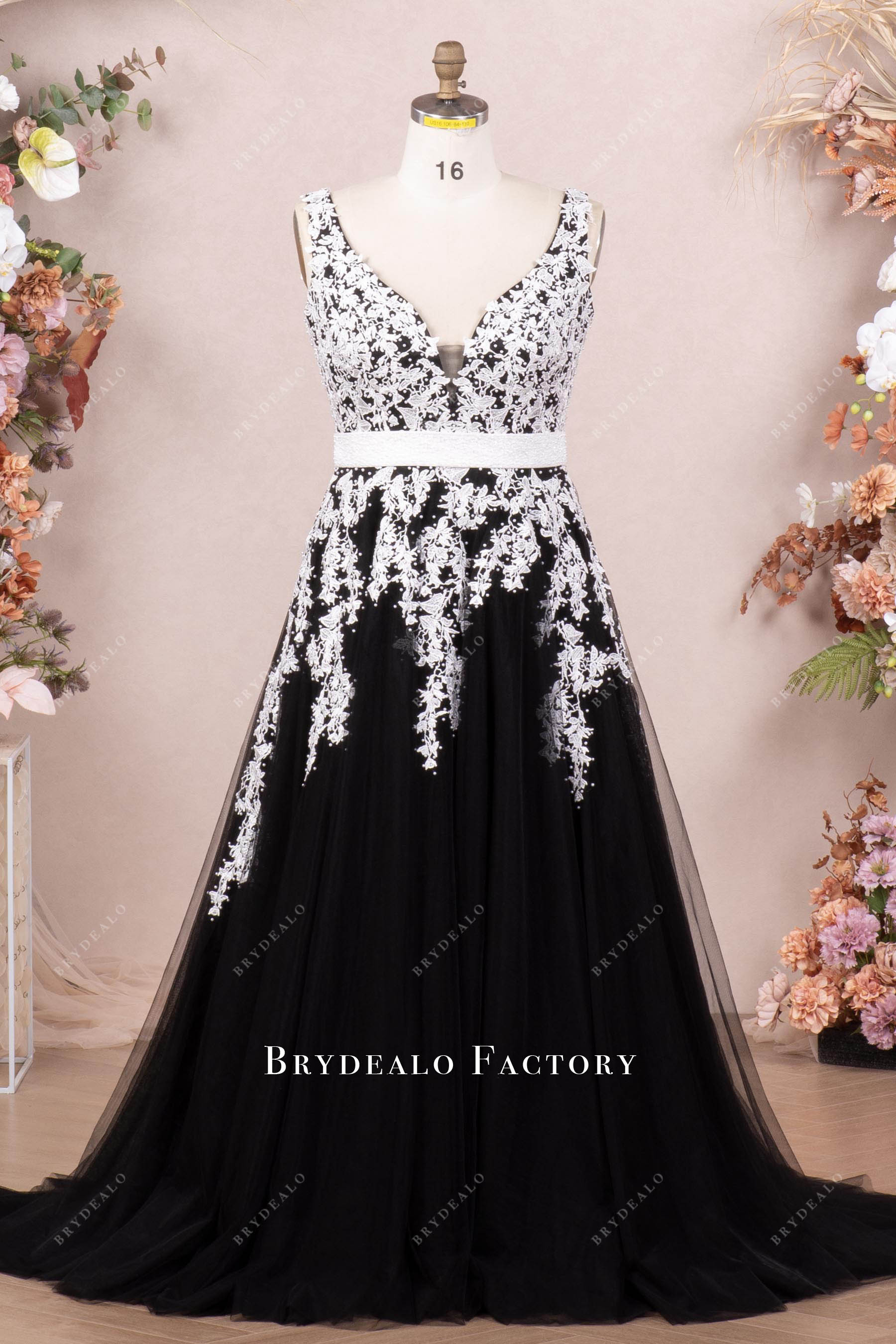 Plus Size Plunging White Lace Black Tulle A-line Gothic Wedding Dress