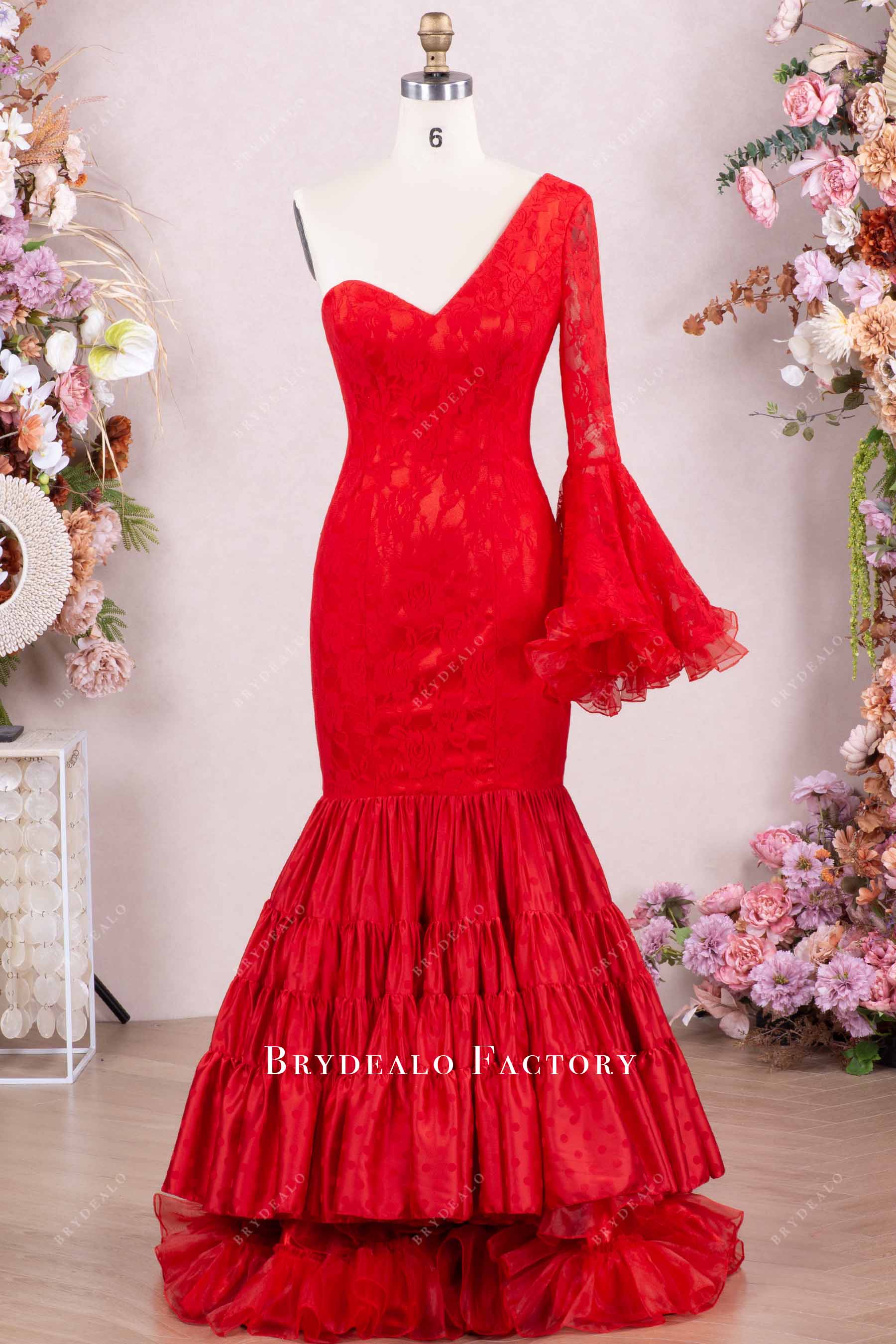 red lace trumpet prom dress