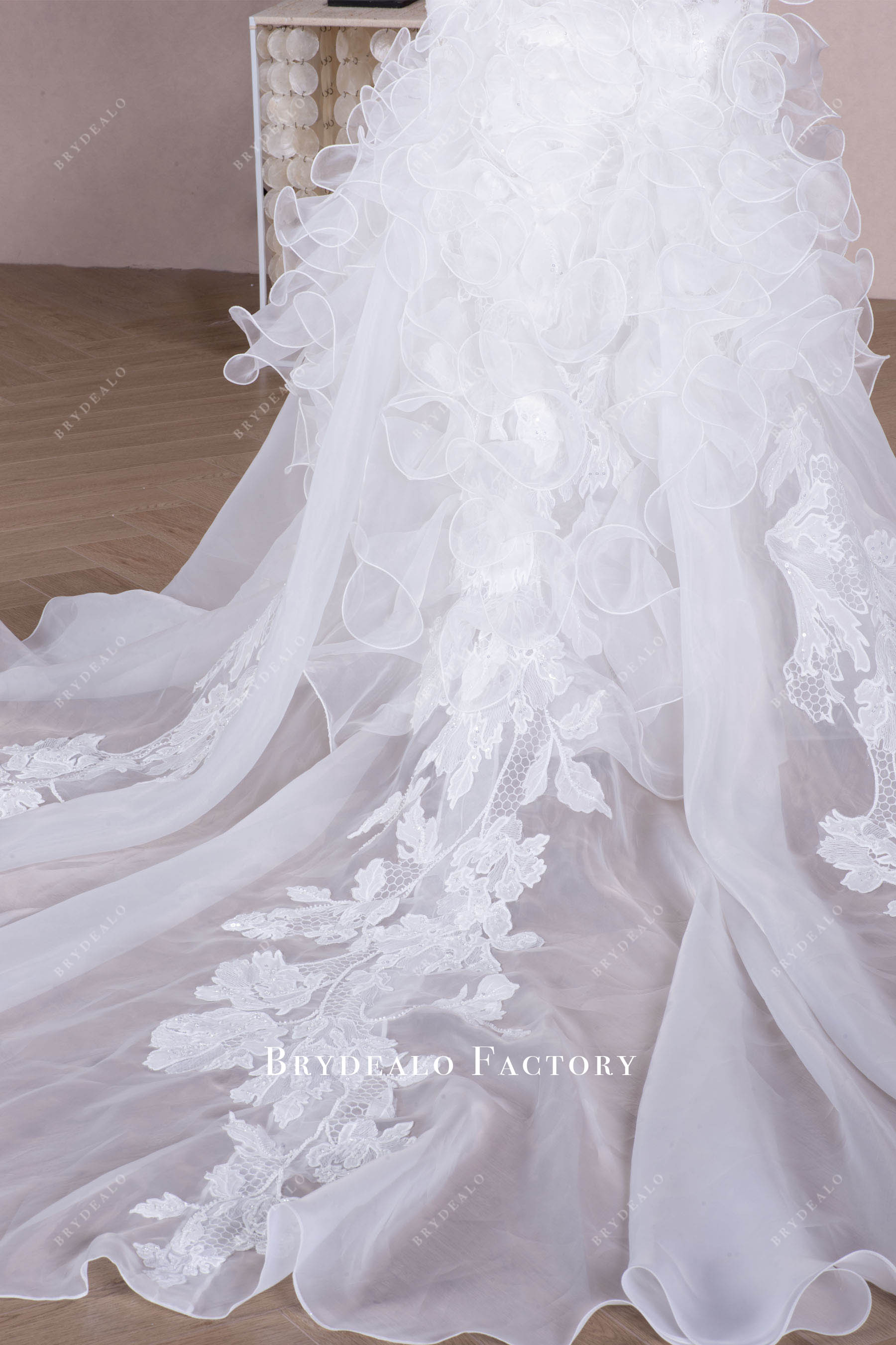 ruffles organza train trumpet wedding gown