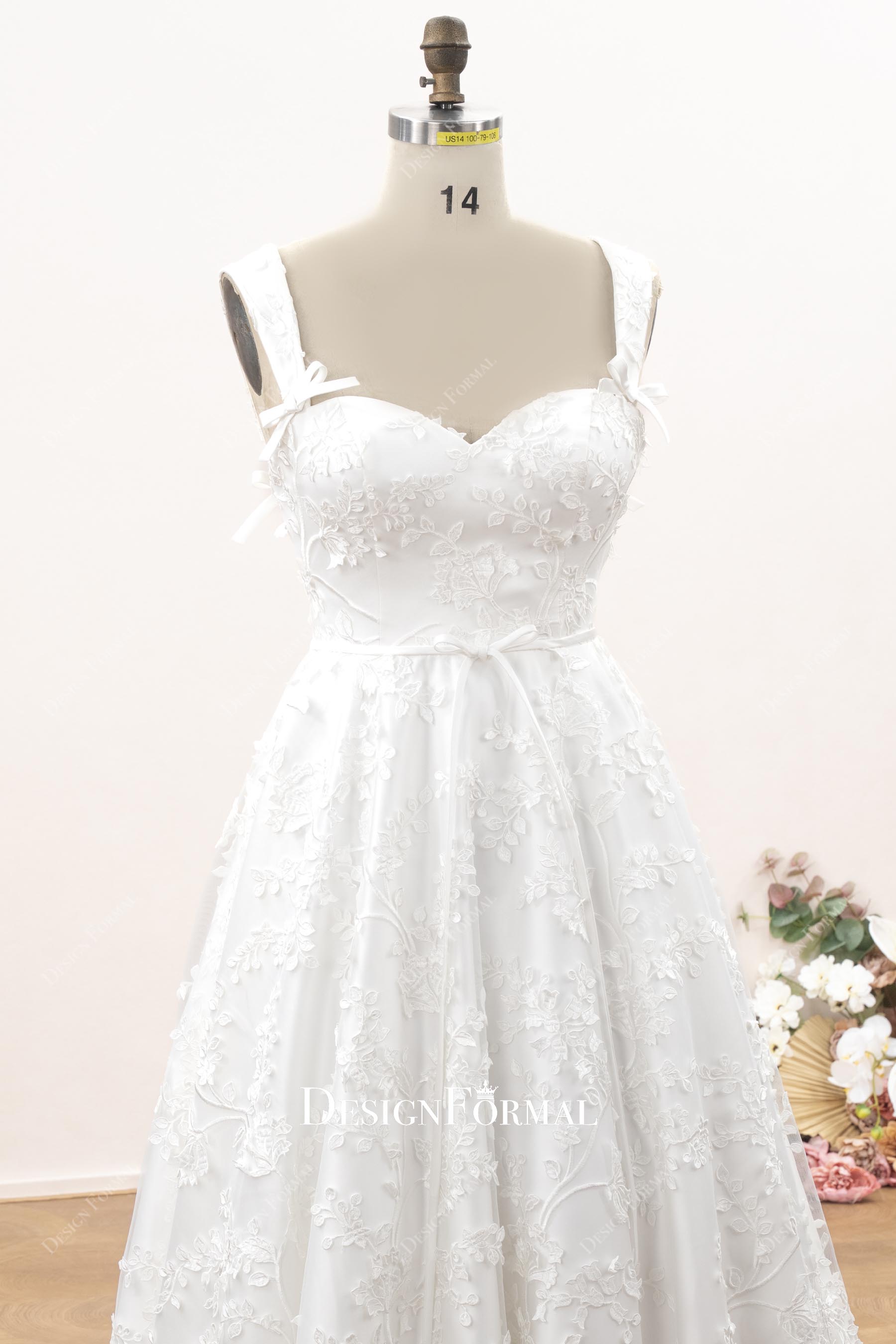 sleeveless sweetheart neck bridal gown