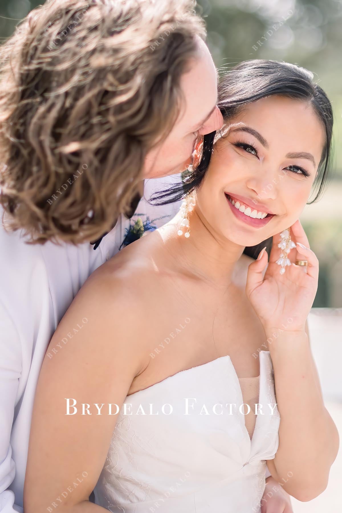 sleeveless v neck wedding dress