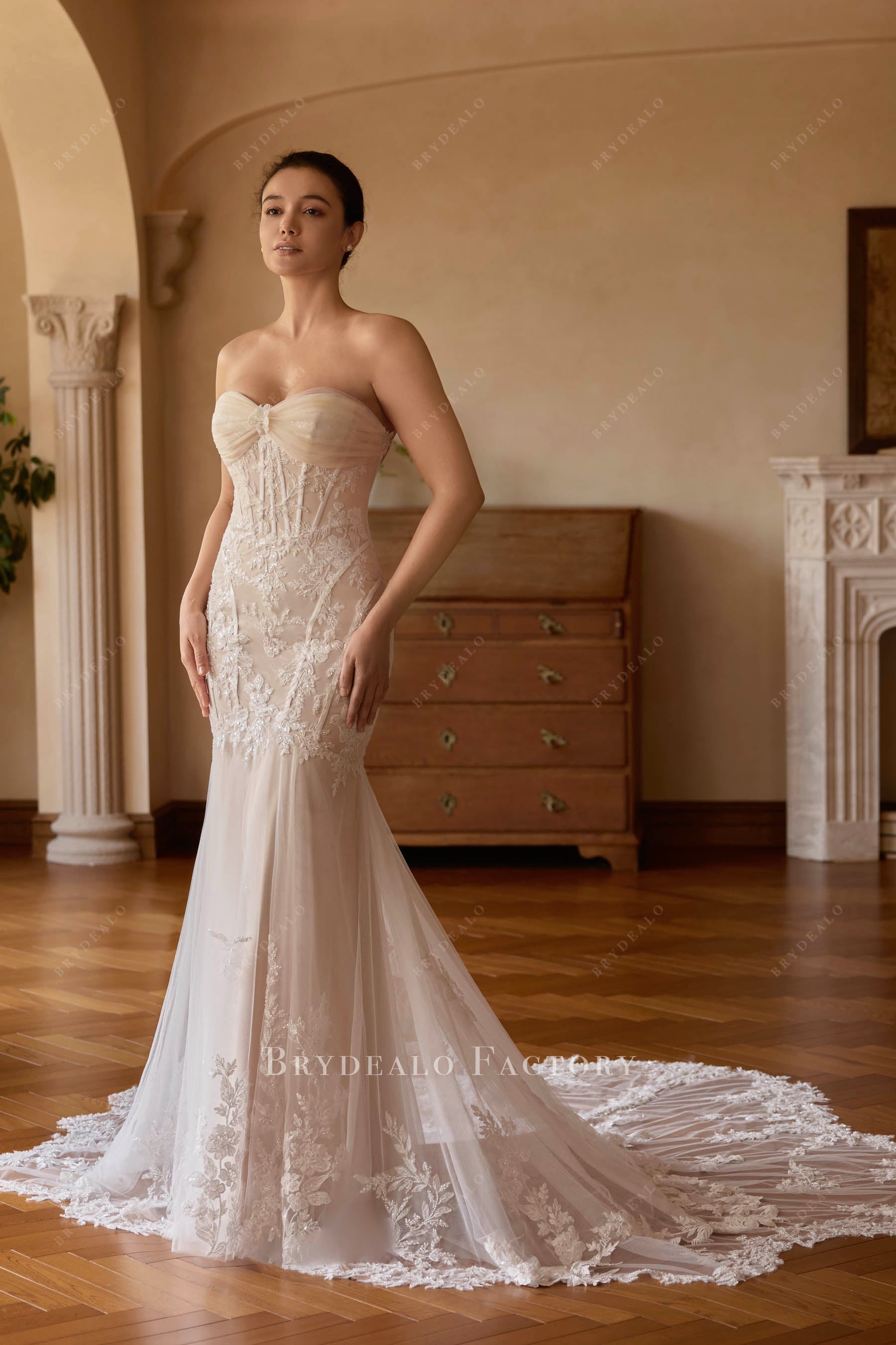 sweetheart neck trumpet wedding dress