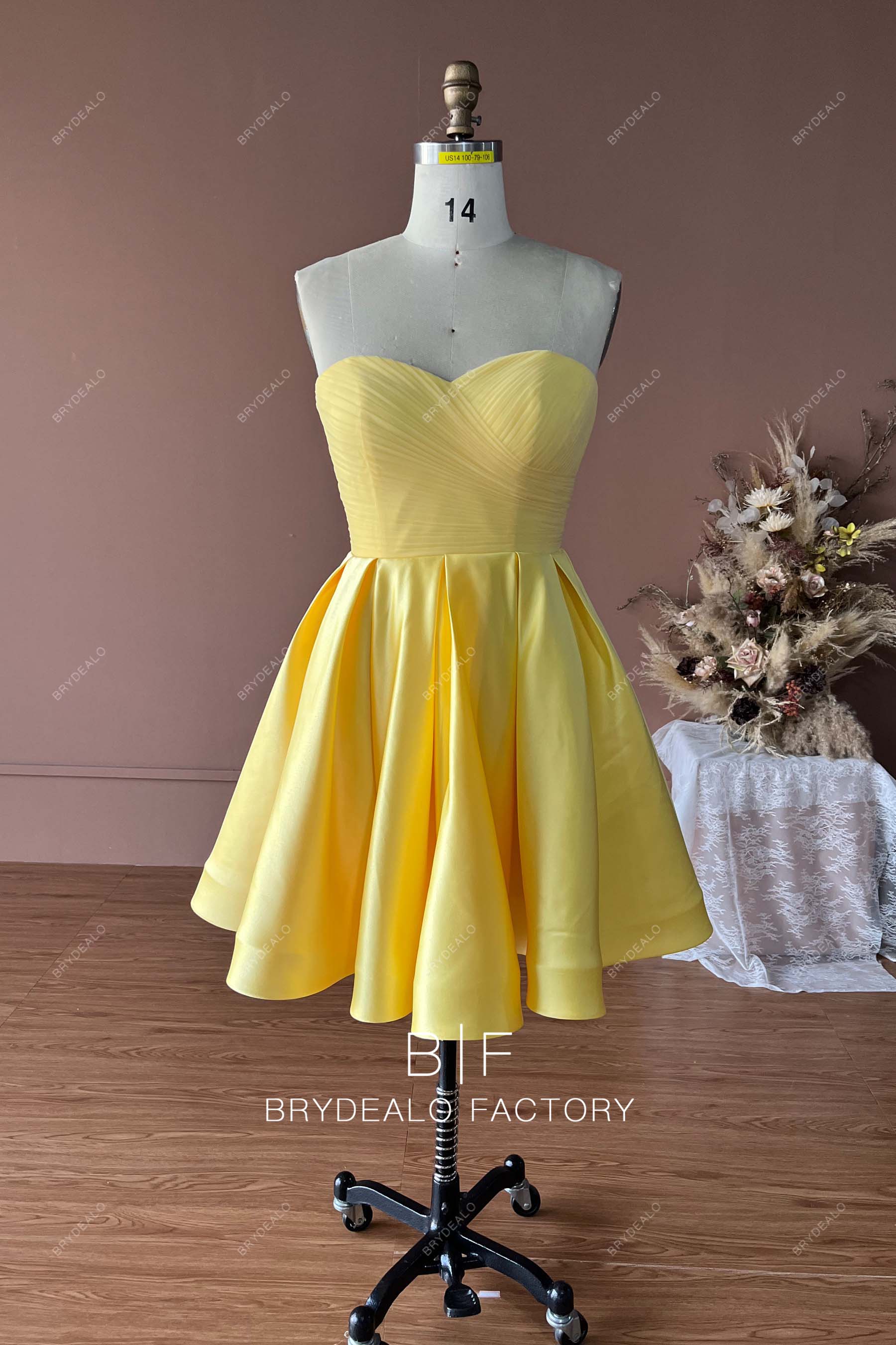 Yellow Satin Cute Sweetheart Neck Knee Length Short Formal Dress