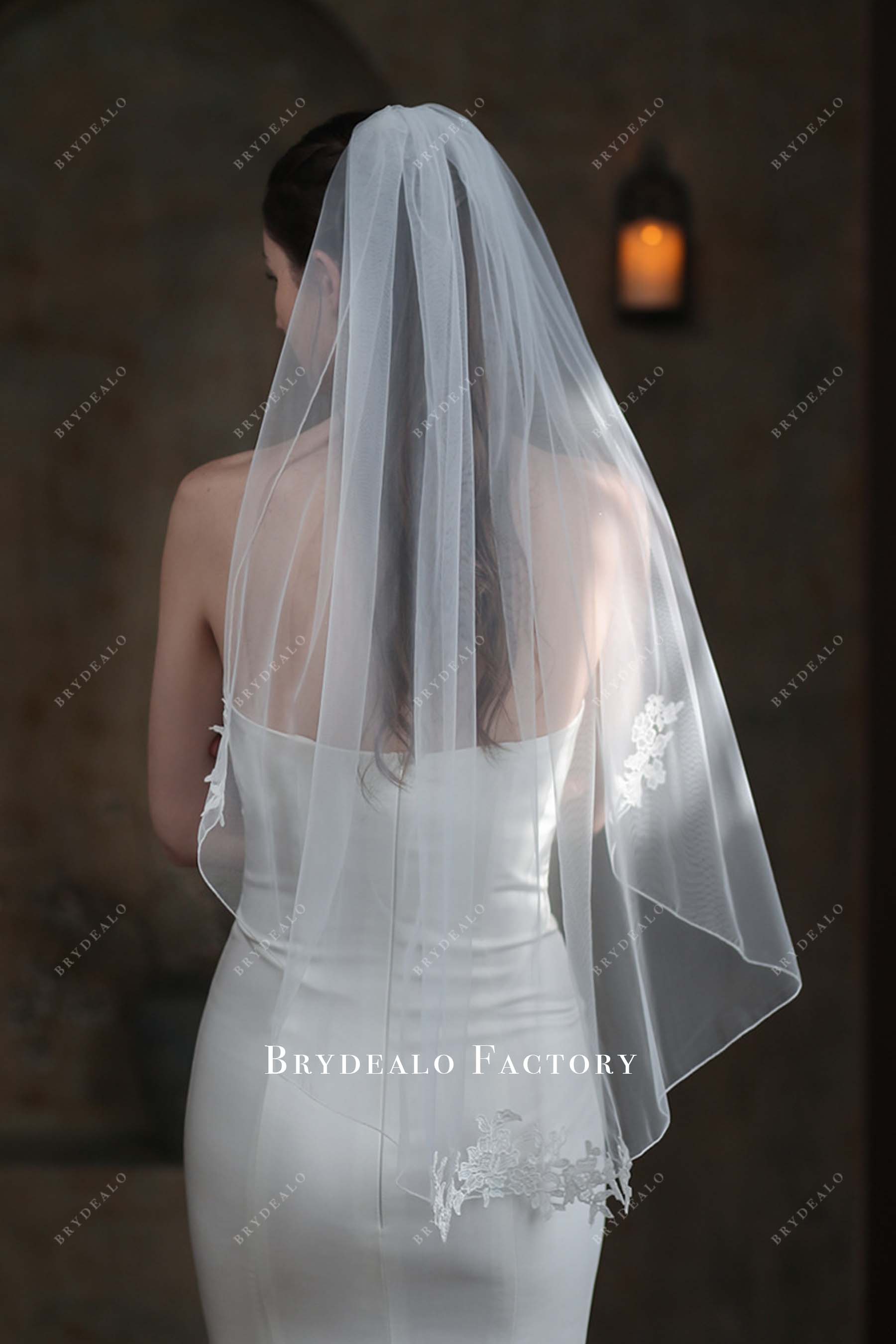 white tulle bridal veil