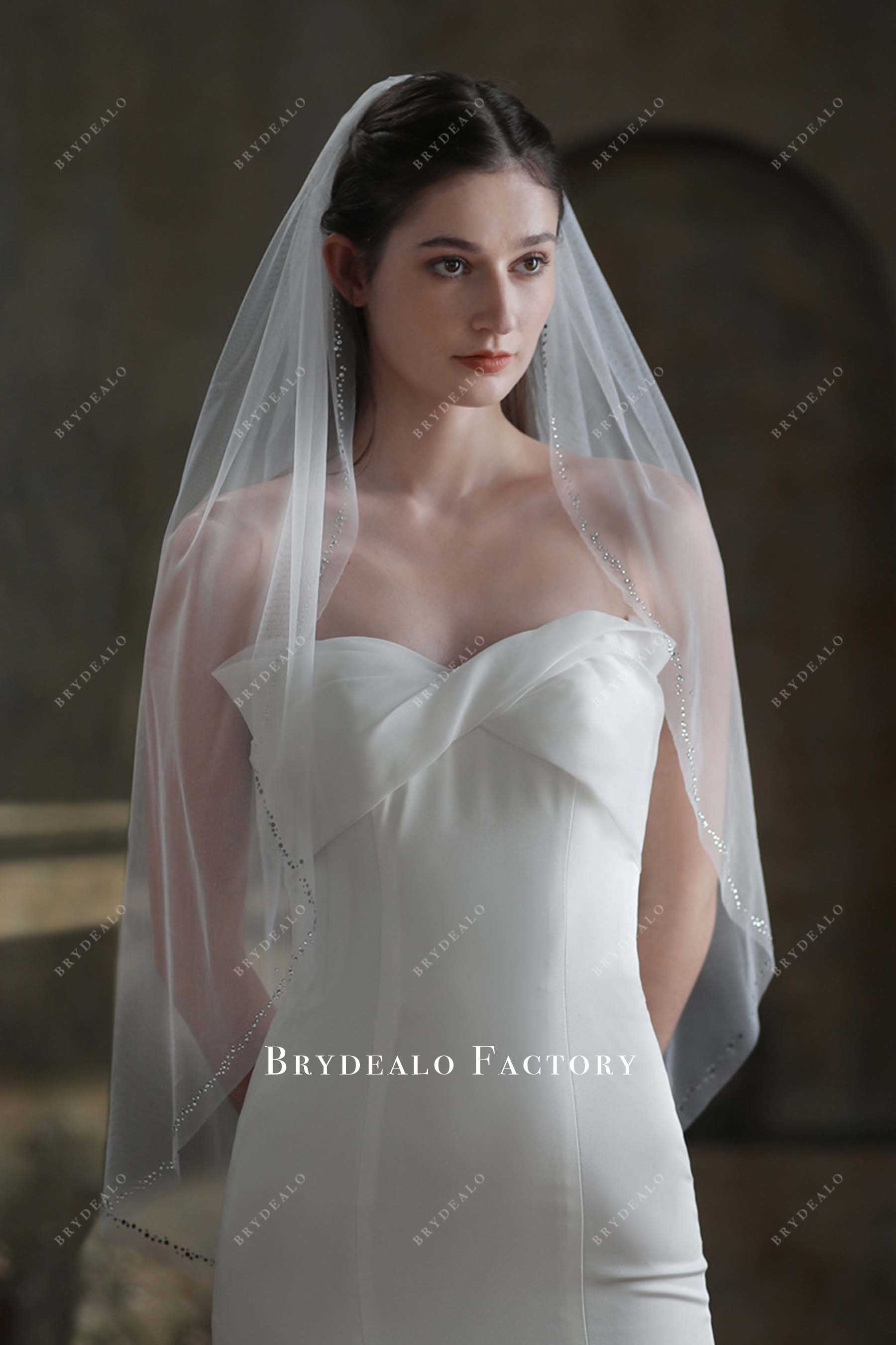 white tulle single tier bridal veil