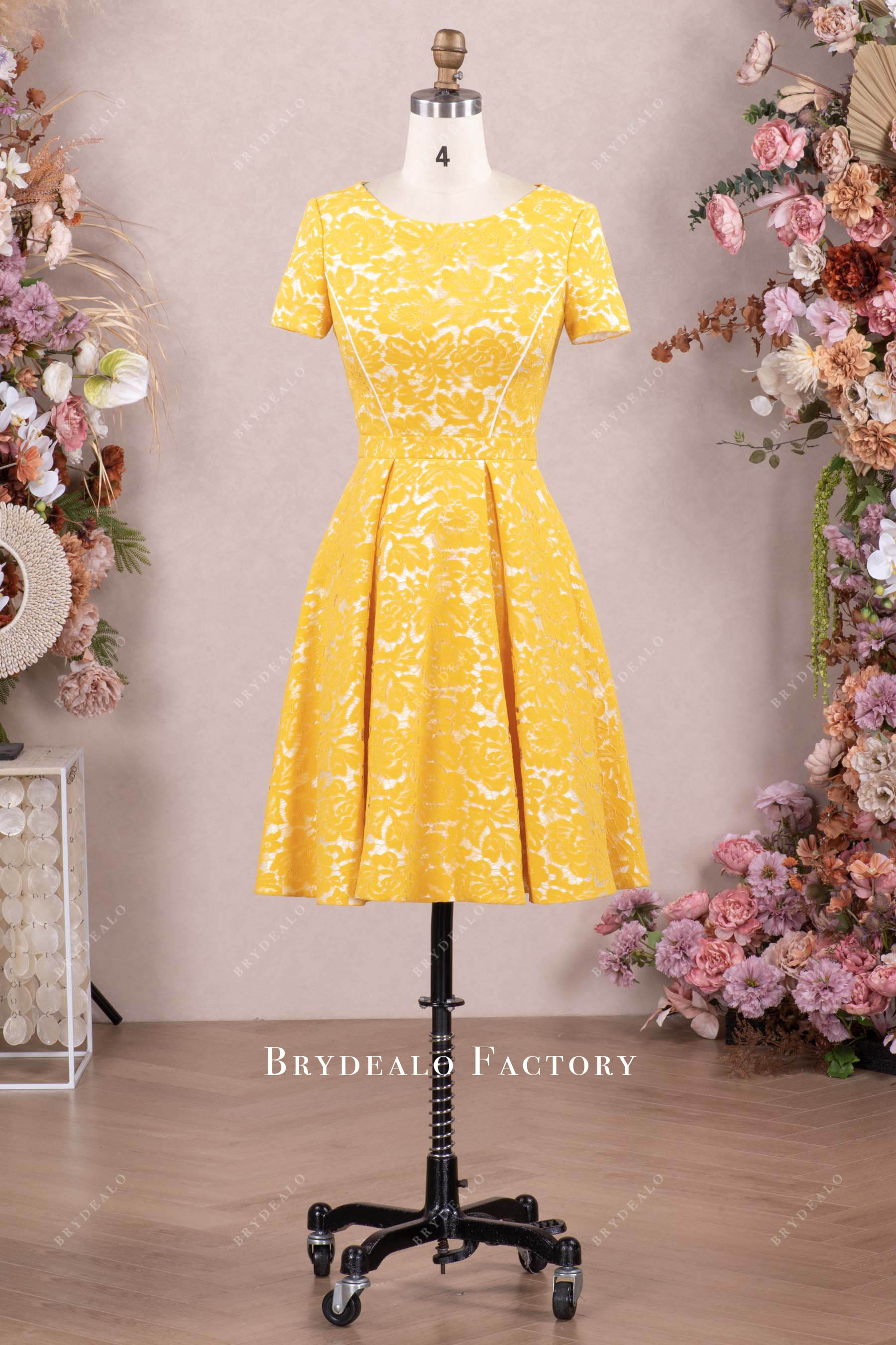 Yellow Lace Short Sleeve Knee Length Semi-Formal Dress