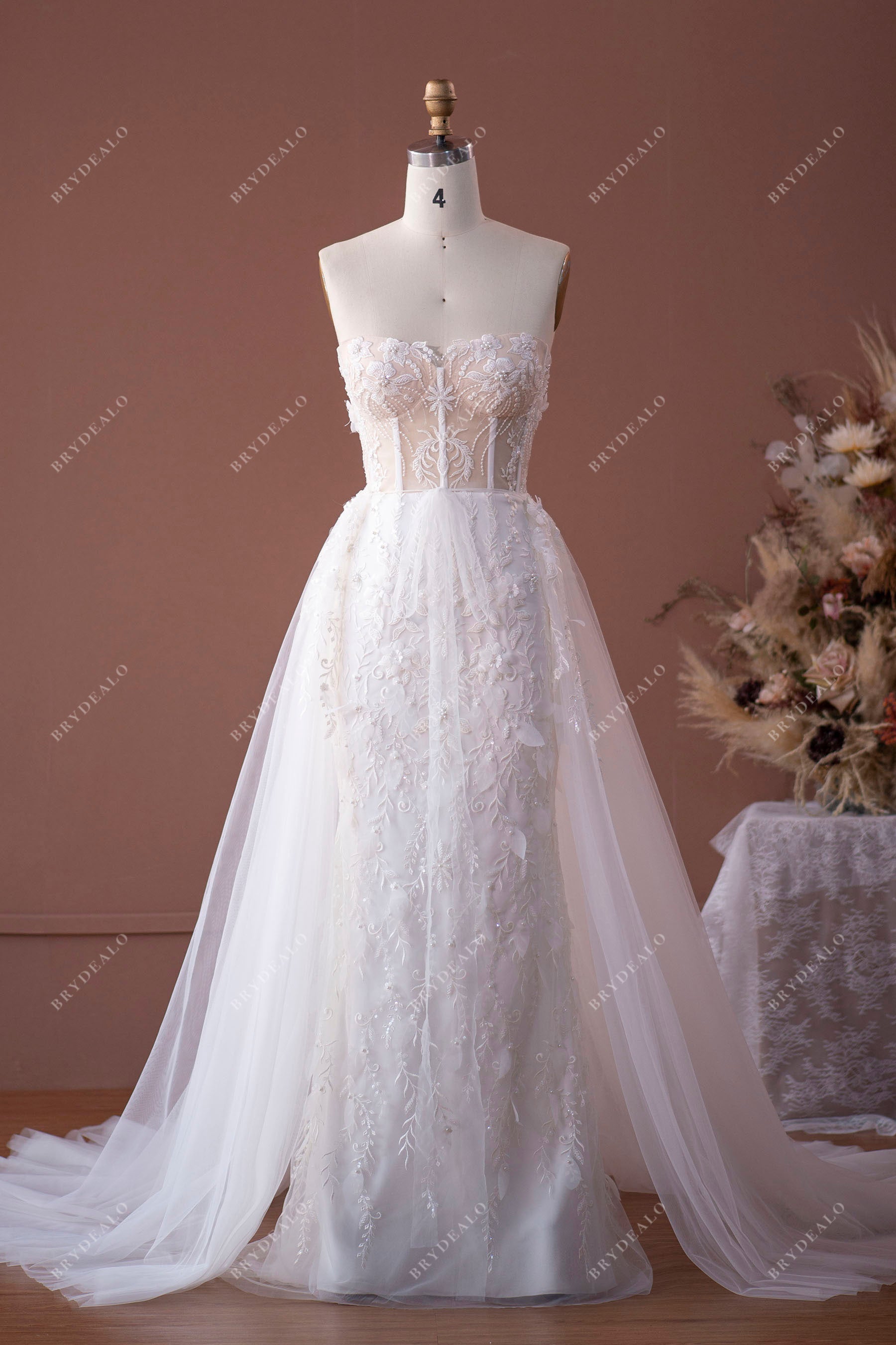 Modern Corset Sweetheart Bead Flower Lace Tulle Overskirt Bridal Gown Modern Corset Sweetheart Bead Flower Lace Tulle Overskirt Bridal Gown