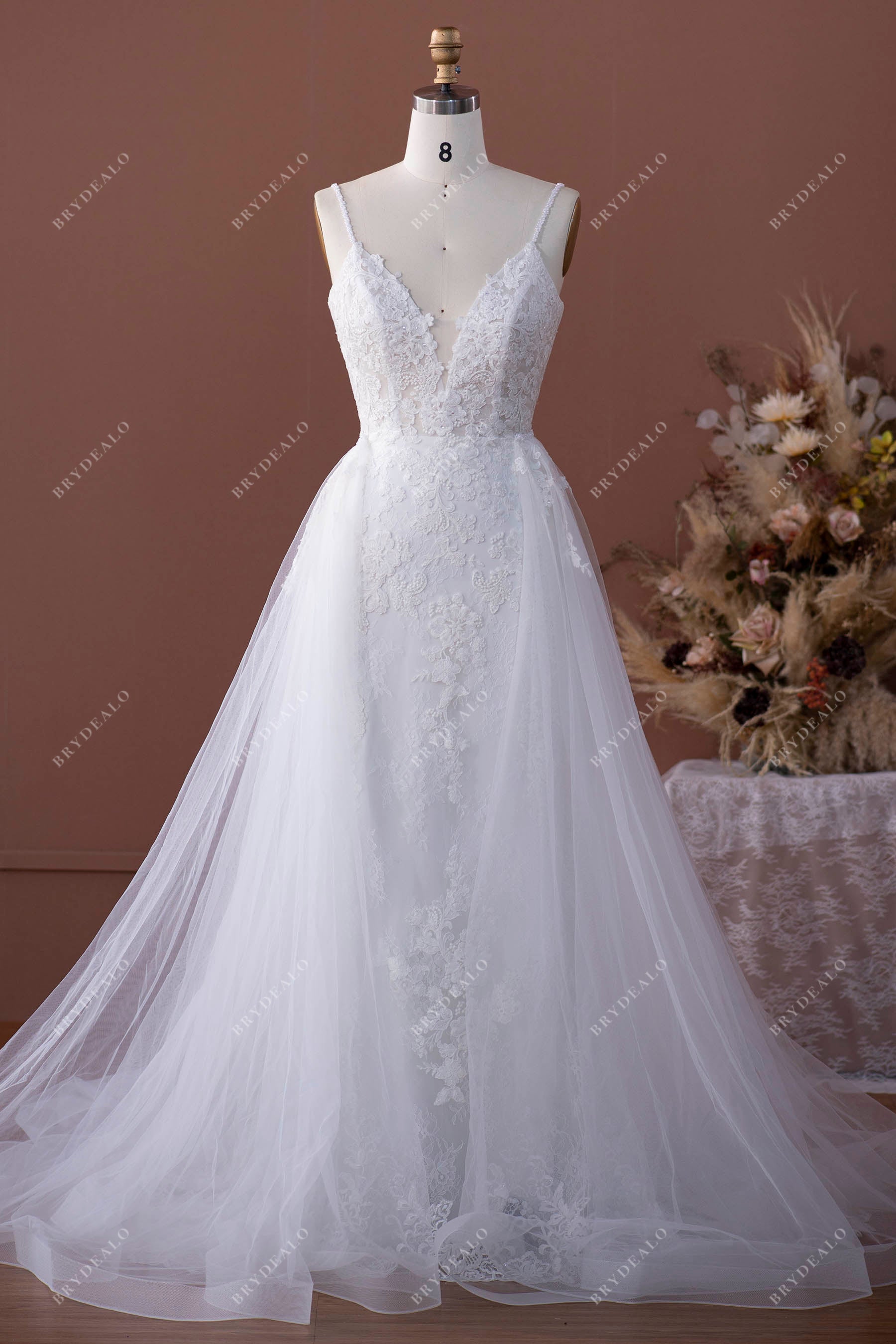 Designer Lace Beaded Spaghetti Straps Mermaid Wedding Dress Overskirt Designer Lace Beaded Spaghetti Straps Mermaid Wedding Dress Overskirt