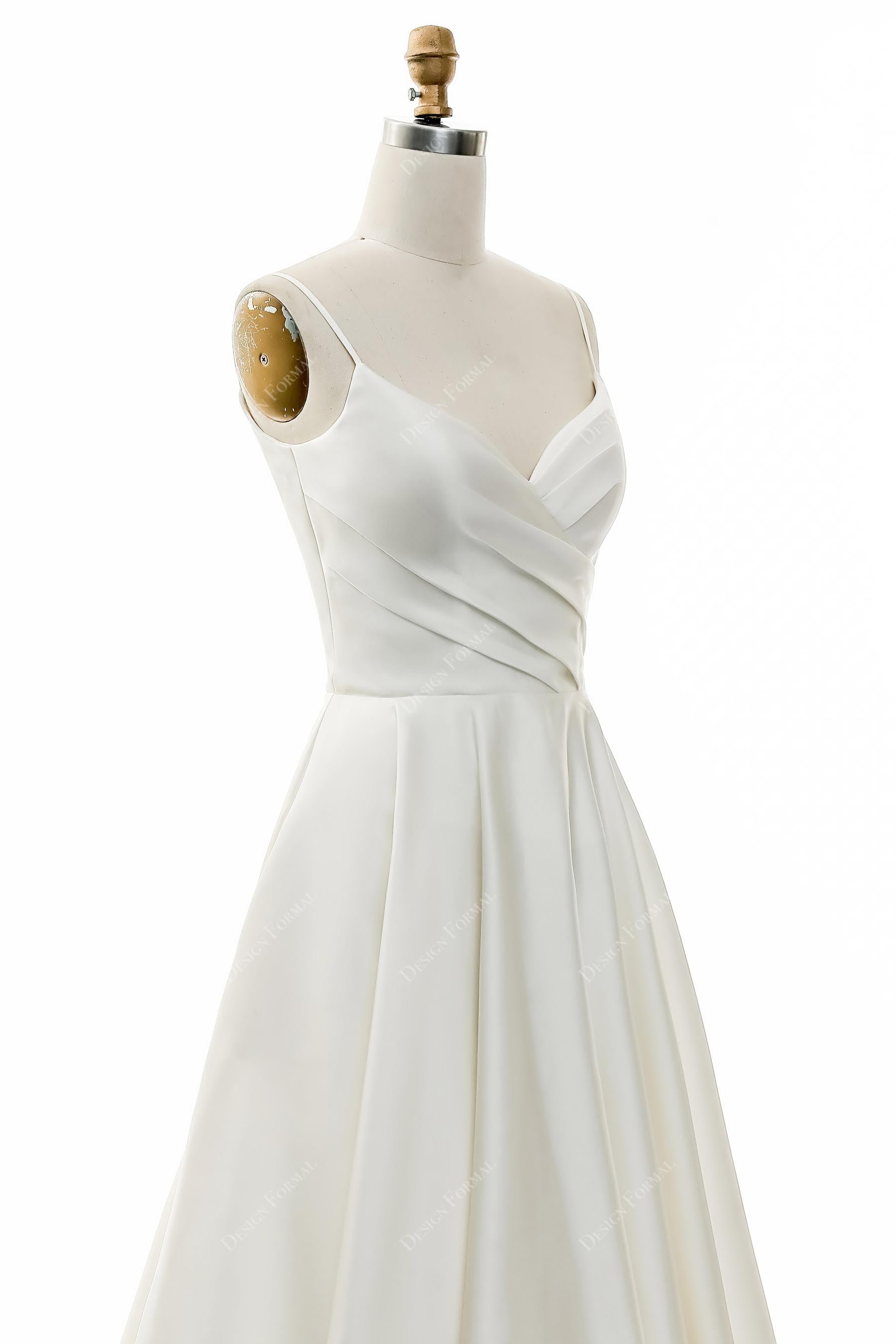 sleeveless spaghetti straps pleated V-neck dress