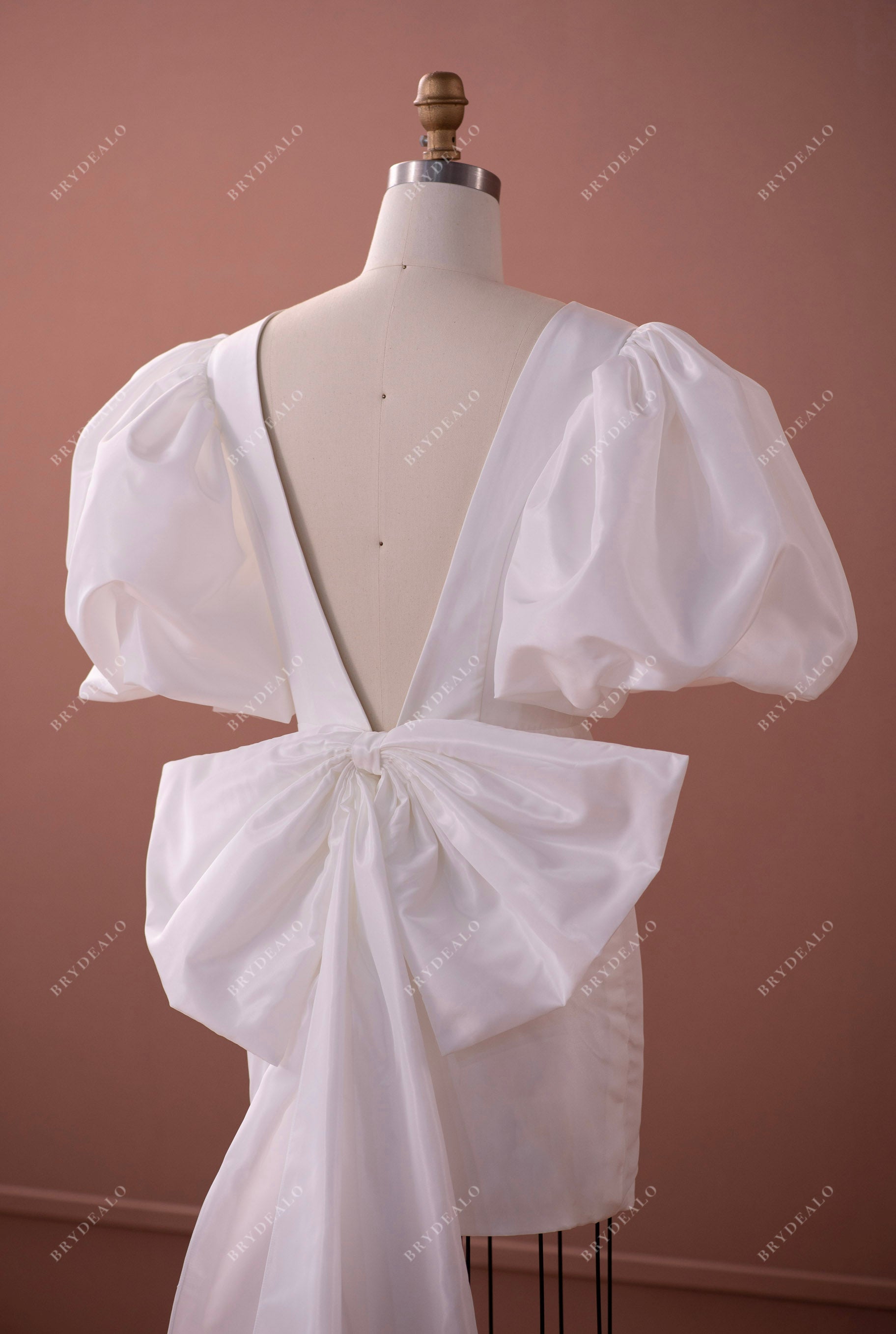 city bridal gown with bubble sleeve