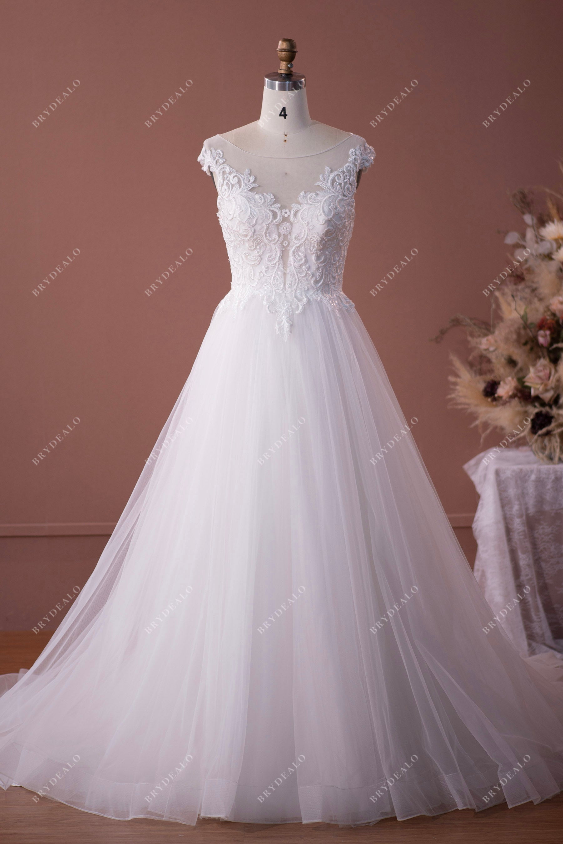 Stylish Illusion Neck Cap Sleeve Lace Tulle Garden Wedding Dress