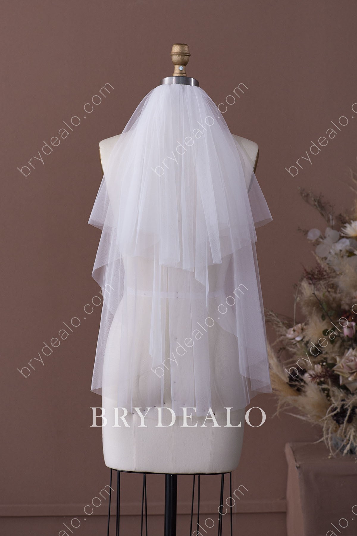 ?Wedding Bridal Veil. Two tiers. With comb. Chic Designer Two-tier Cathedral Length Ruffled Long Bridal Veil main image 3