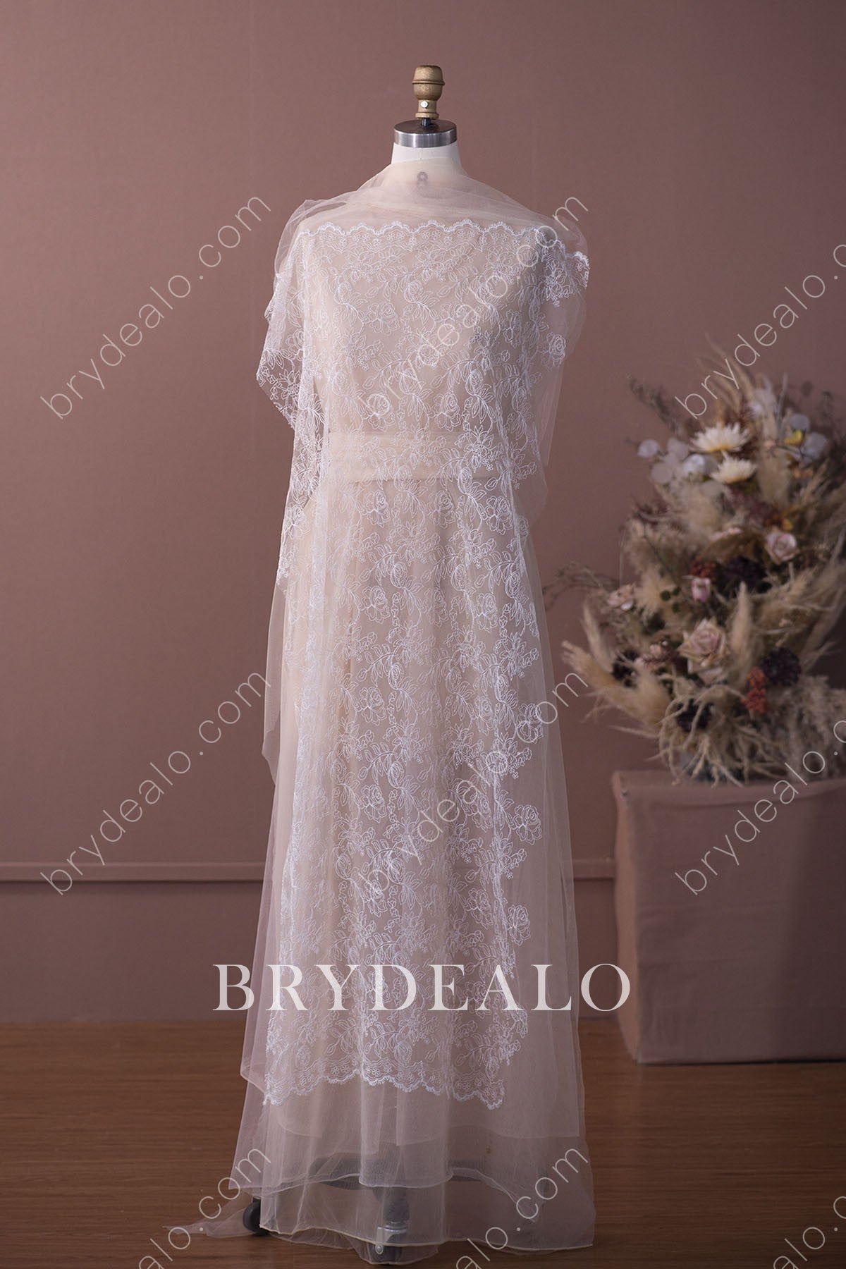 Glamorous Flower Leaf Bridal Lace Fabric for Designer Dresses Glamorous Flower Leaf Bridal Lace Fabric for Designer Dresses