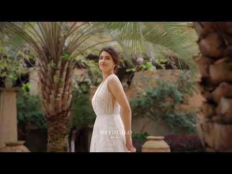 romantic plunging sheath flower lace wedding dress