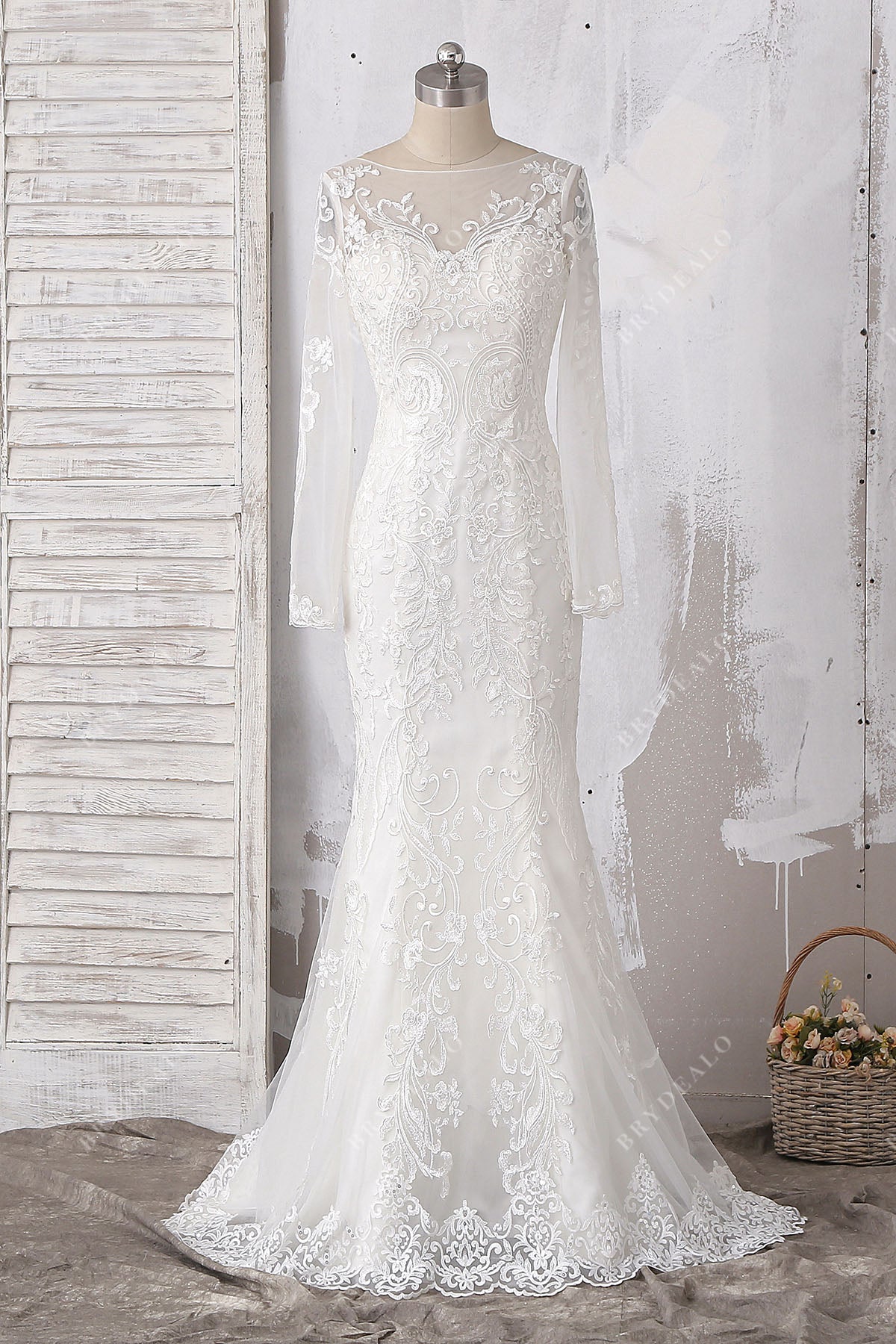 Designer Lace Long Sleeves Bustle Mermaid Vintage Wedding Dress Designer Lace Long Sleeves Bustle Mermaid Vintage Wedding Dress