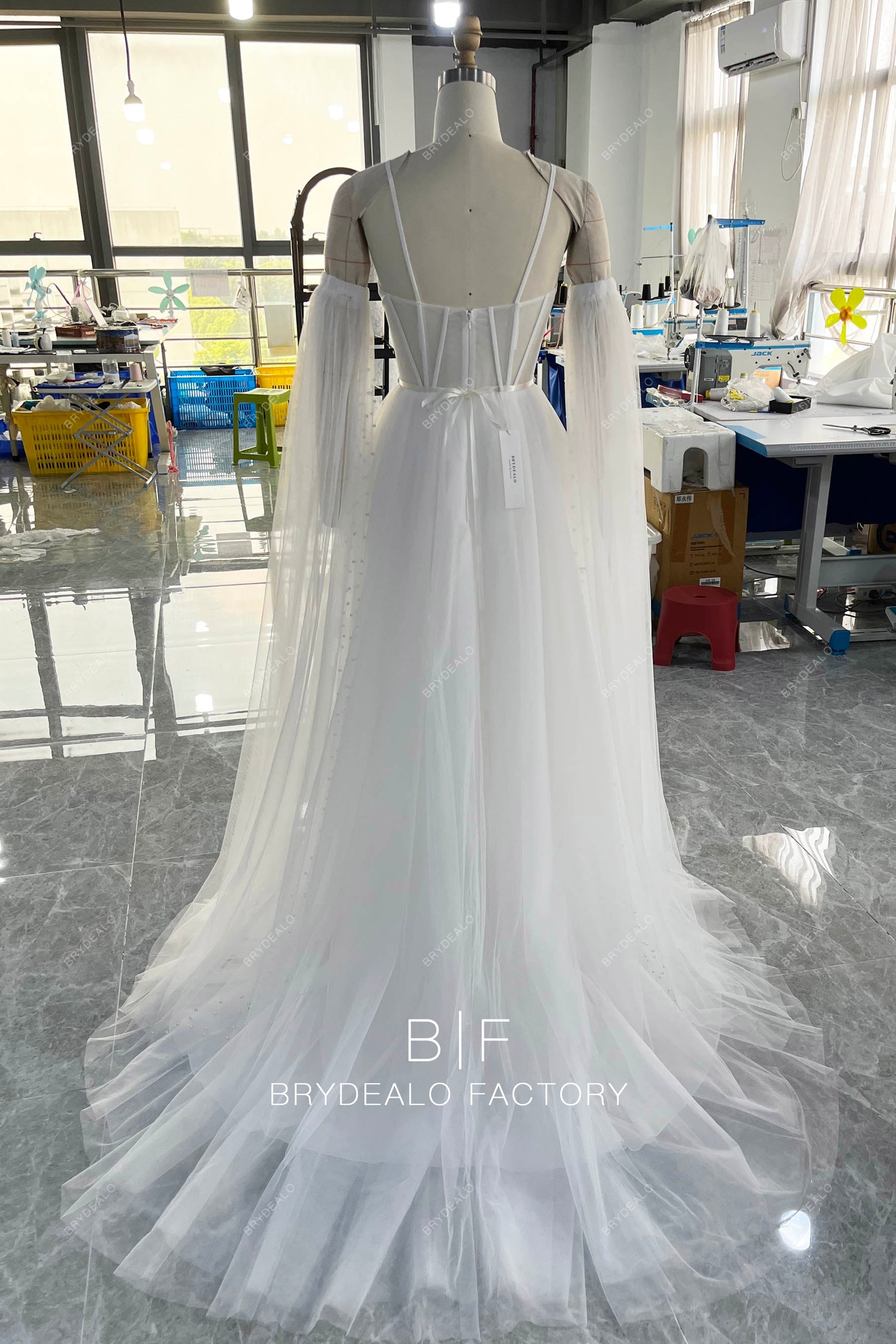 tailored long sleeves white tulle short train wedding gown