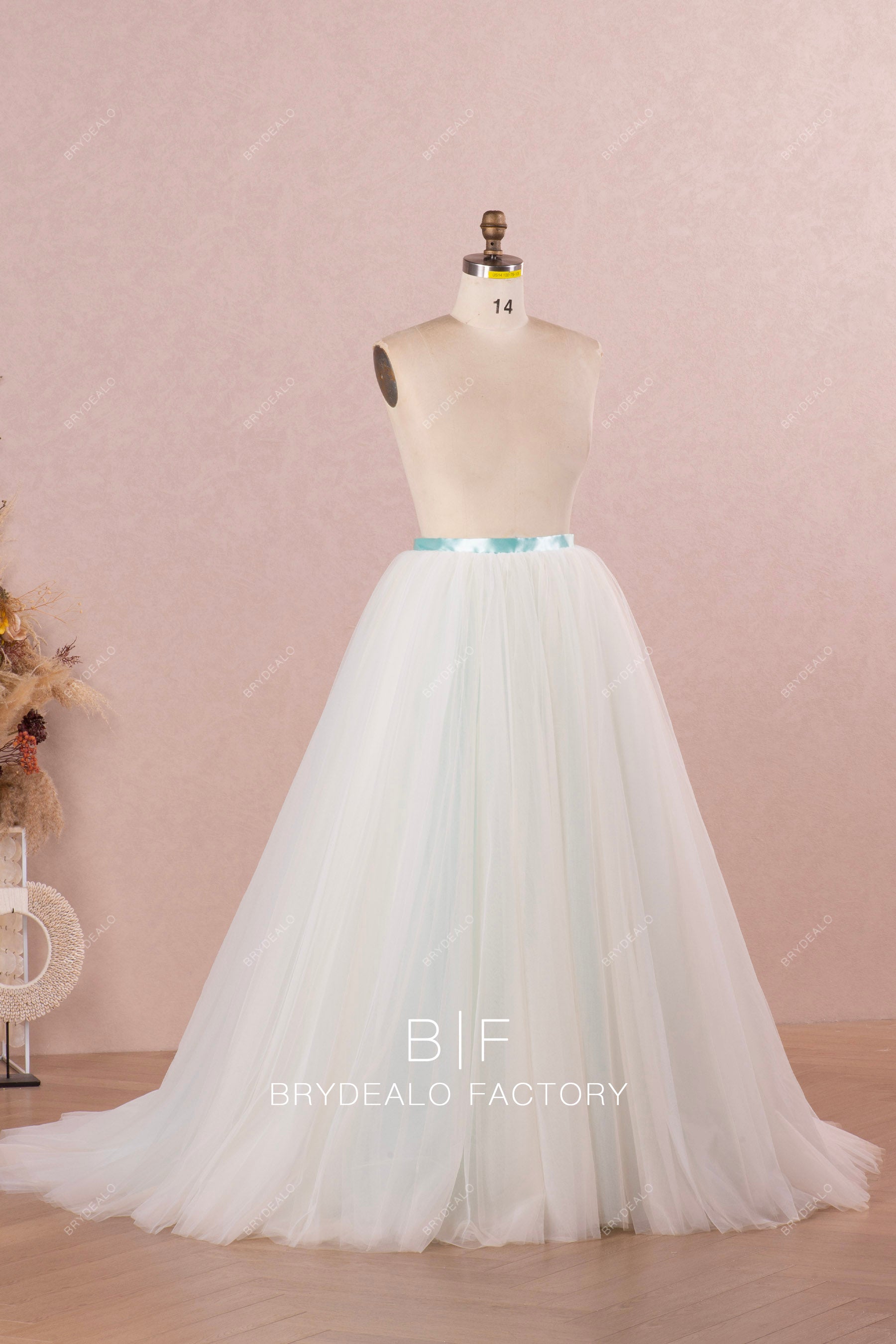puffy A-line tulle long wedding dress overskirt