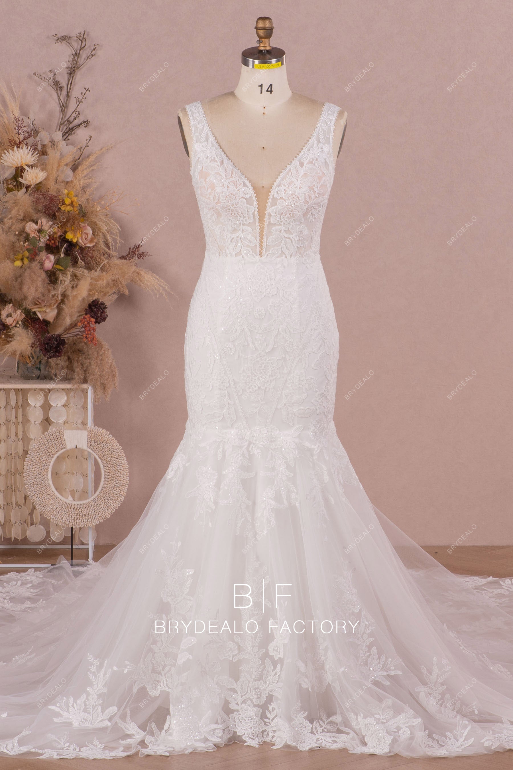 Plunging Neck Sleeveless Designer Lace Trumpet Long Train Bridal Dress Plunging Neck Sleeveless Designer Lace Trumpet Long Train Bridal Dress