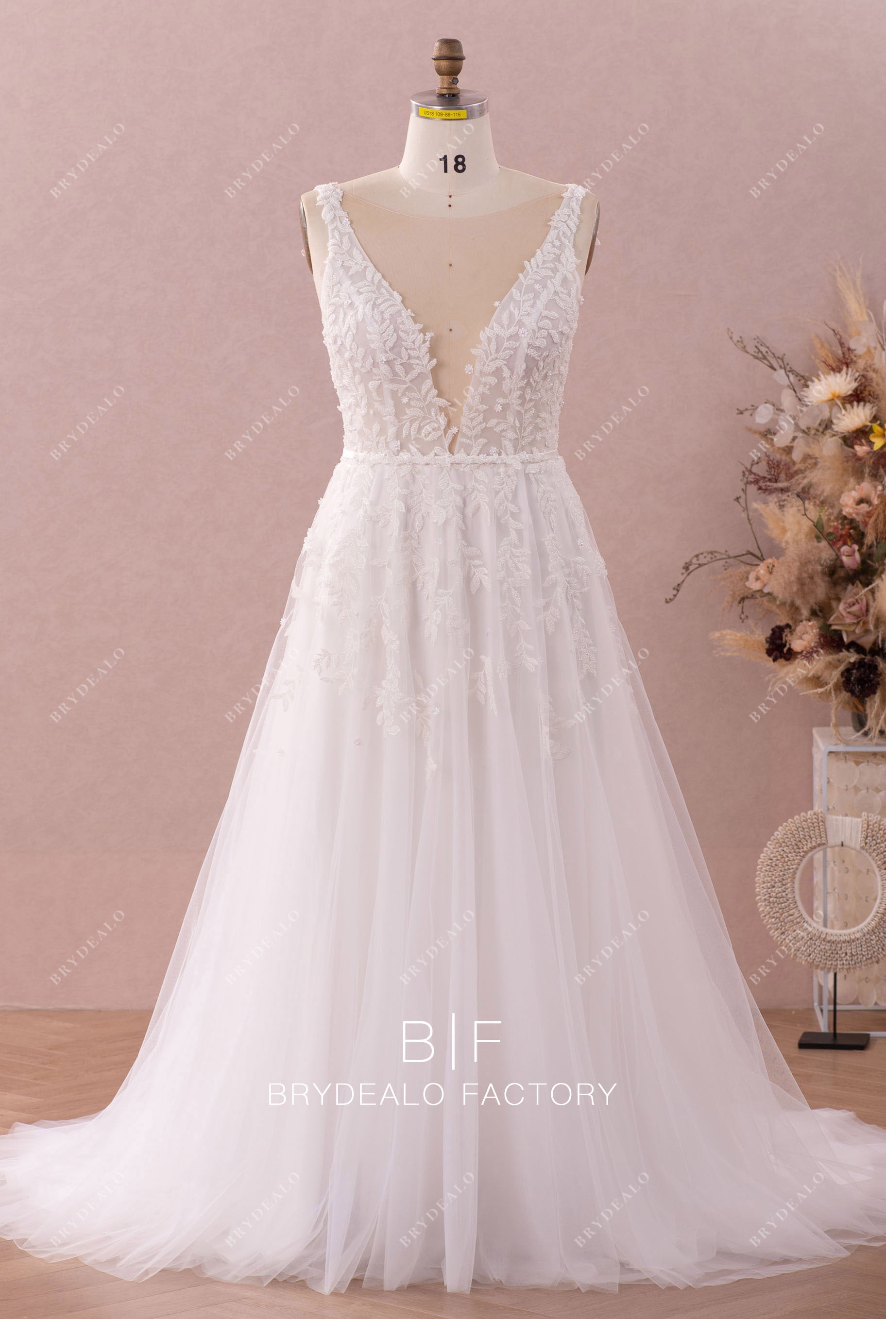 Plus Size Sleeveless Deep V-neck Court Train Boho Lace Bridal Dress Plus Size Sleeveless Deep V-neck Court Train Boho Lace Bridal Dress