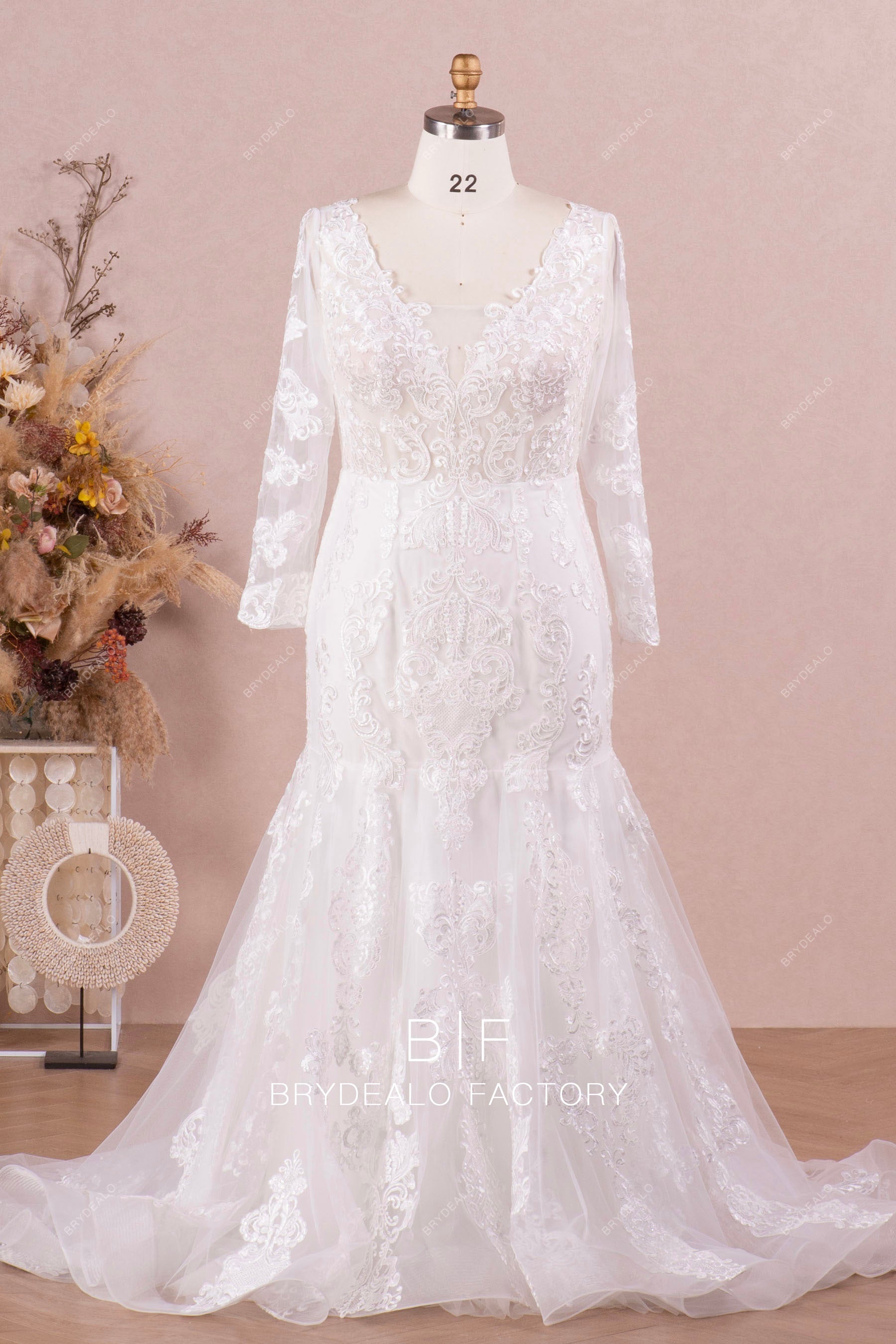 Elegant Lace Plus Size V-Neck Mermaid Long Sleeve Wedding Dress Elegant Lace Plus Size V-Neck Mermaid Long Sleeve Wedding Dress