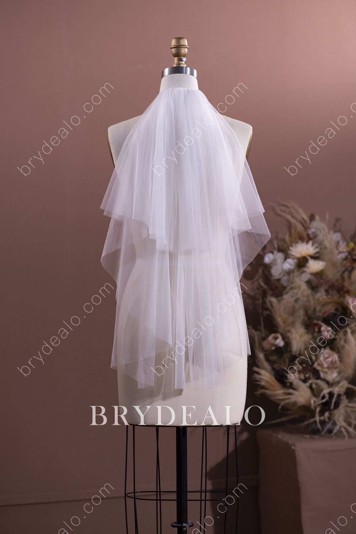 Chic White Veil with Comb Chic Lace Appliques Bridal Veil With Hair Comb main image 2
