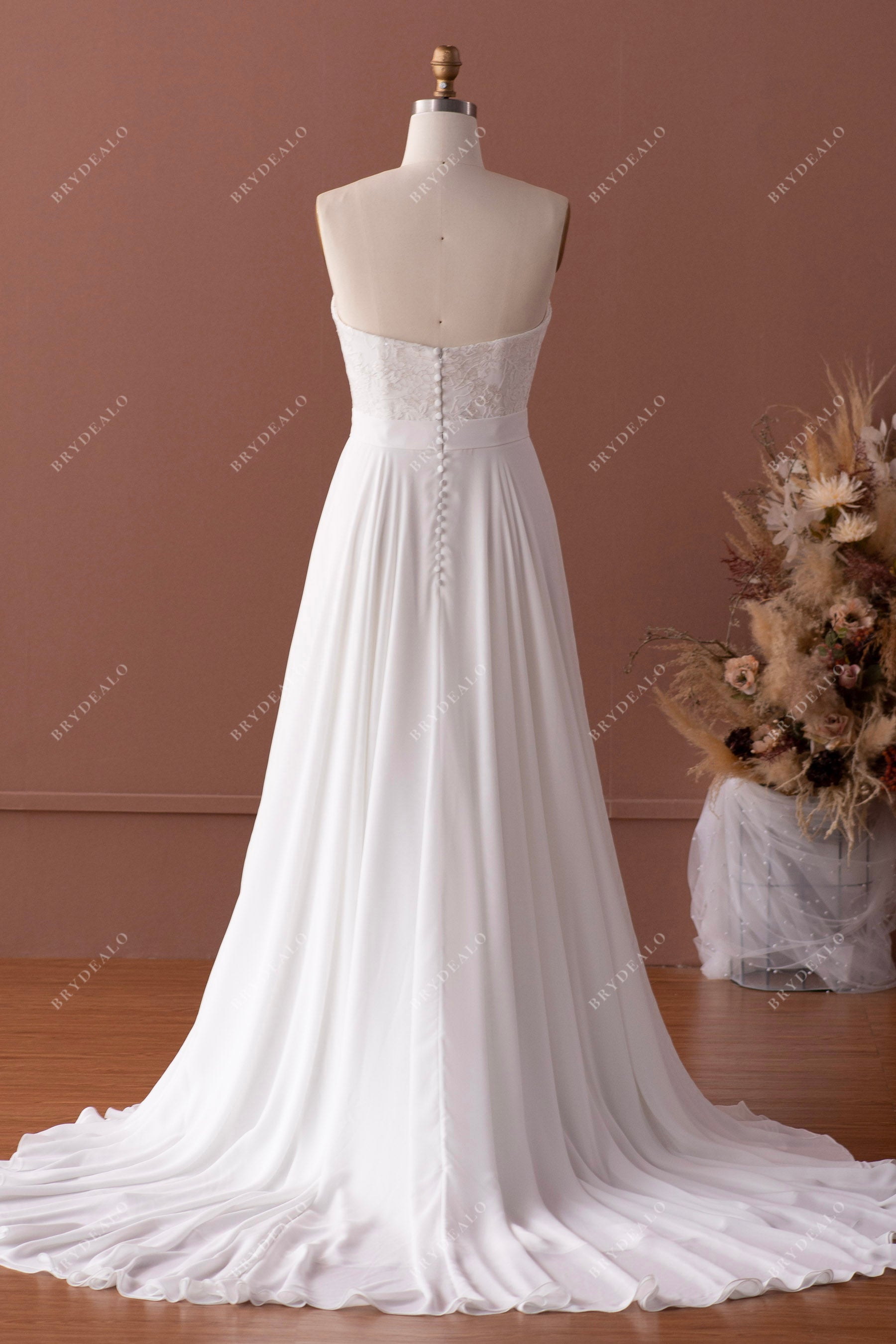 strapless A-line chiffon outdoor wedding dress