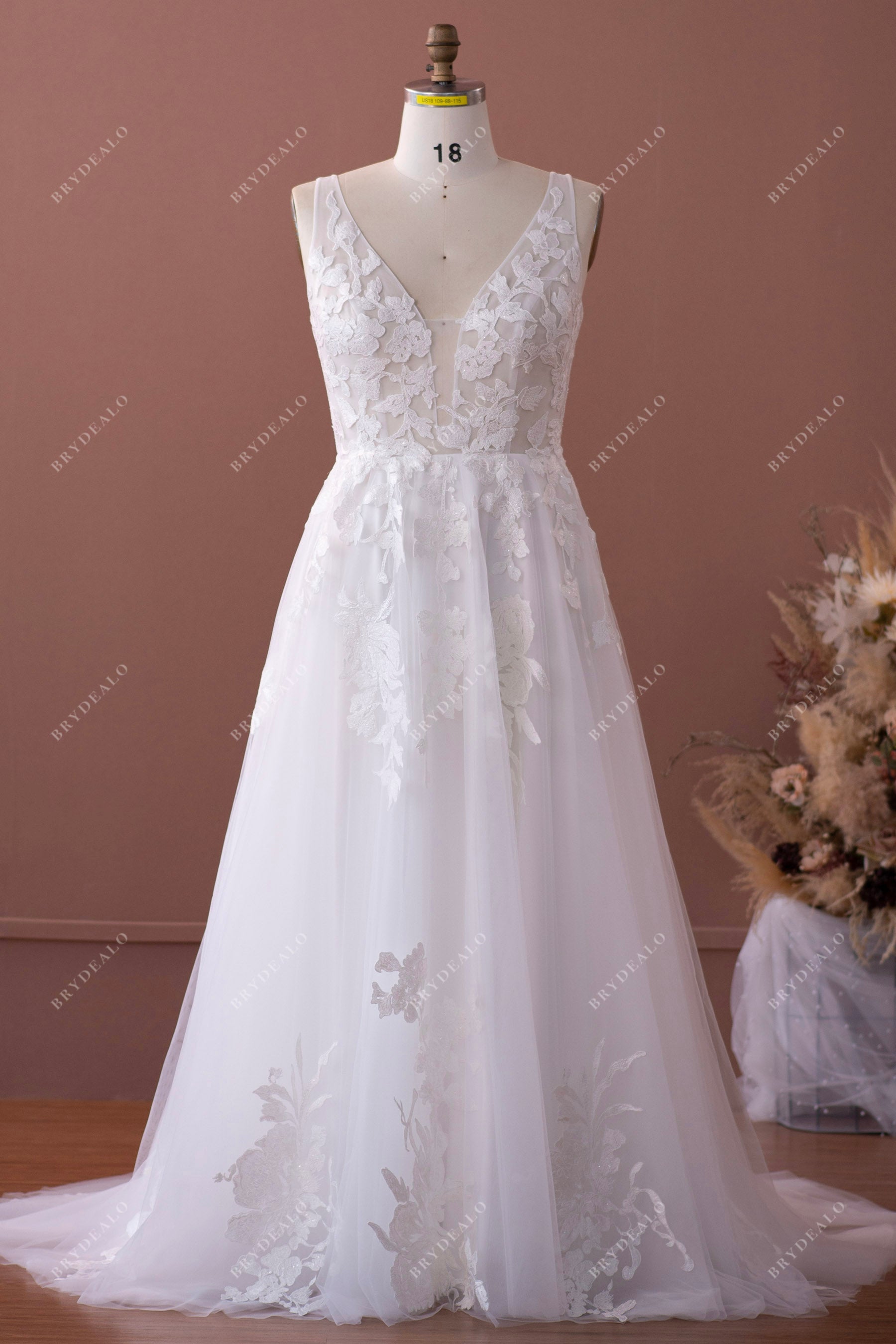 Sleeveless Sexy Plunging Plus Size Lace Tulle A-line Wedding Dress