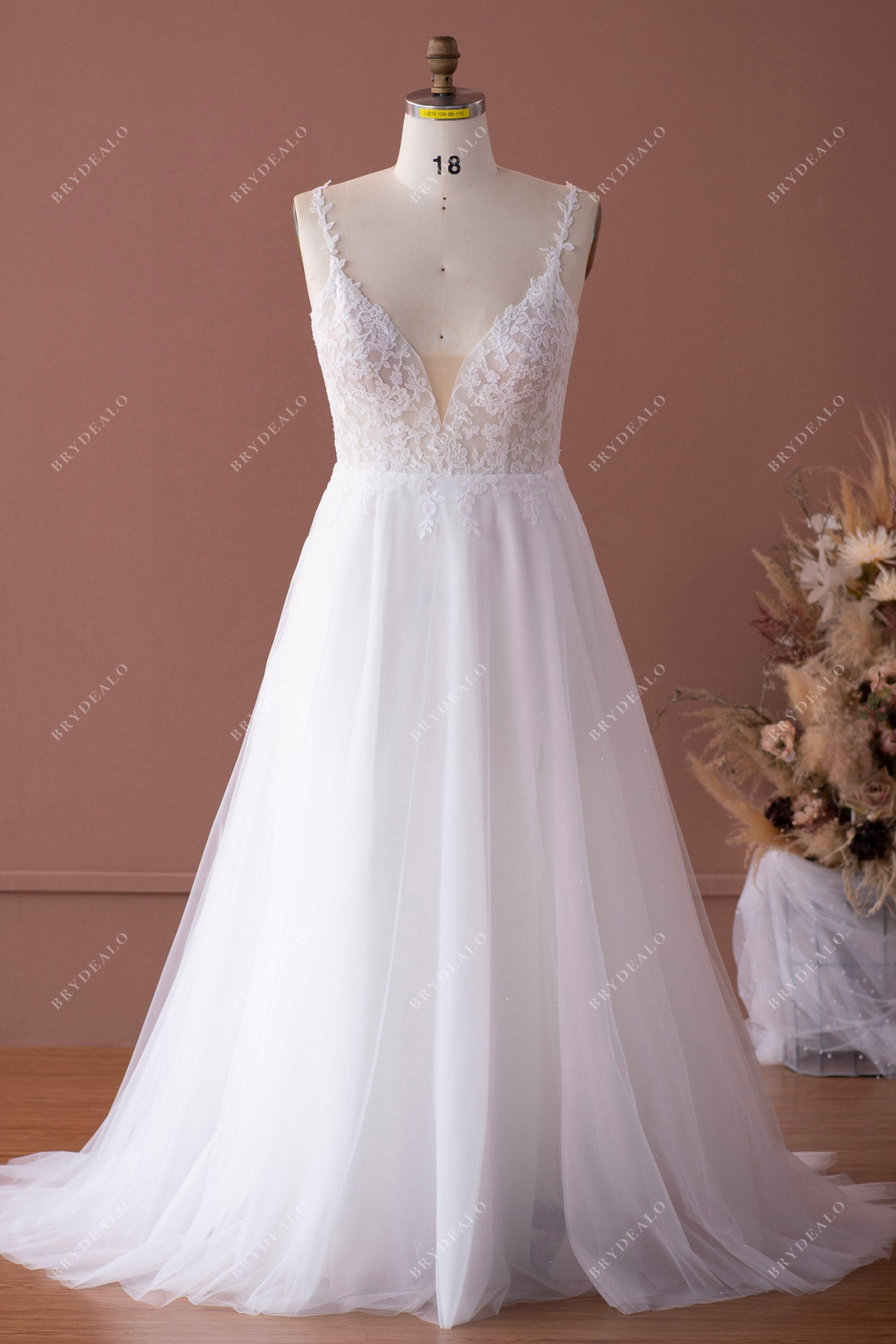 Plus Size Lace Straps V-neck Garden A-line Wedding Dress Plus Size Lace Straps V-neck Garden A-line Wedding Dress