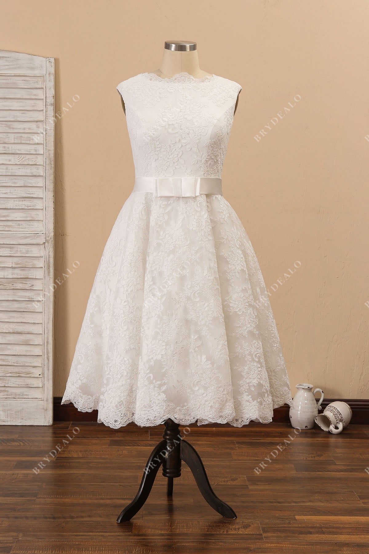 Vintage Lace Tea Length Cap Sleeve Casual Wedding Dress Vintage Lace Tea Length Cap Sleeve Casual Wedding Dress
