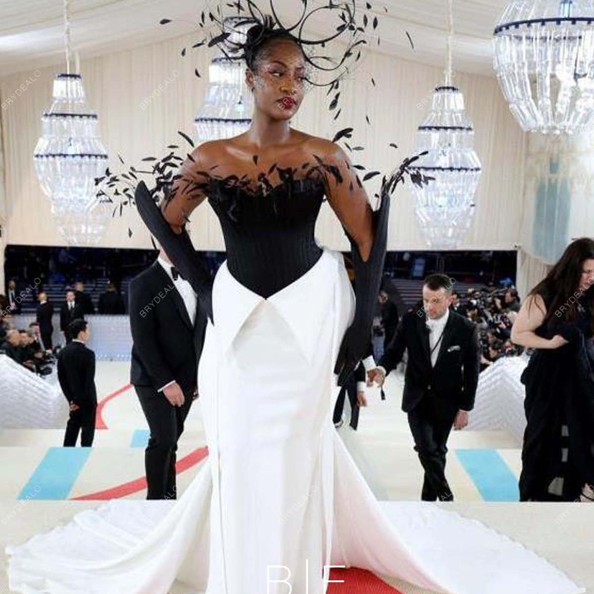 Tems 2023 Met Gala Feathers Black Satin Corset White Mermaid Dress